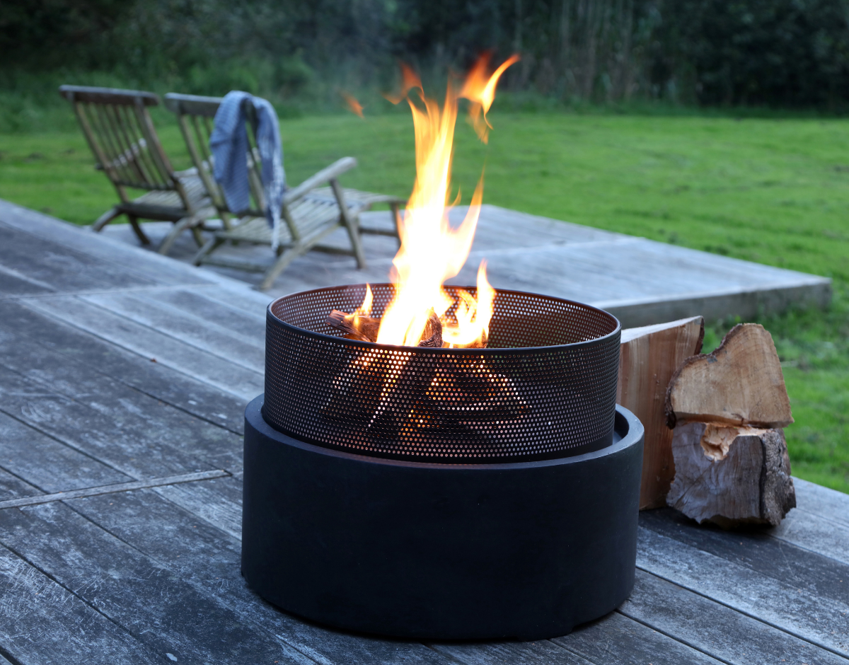 Spred hygge på terrassen med et bål