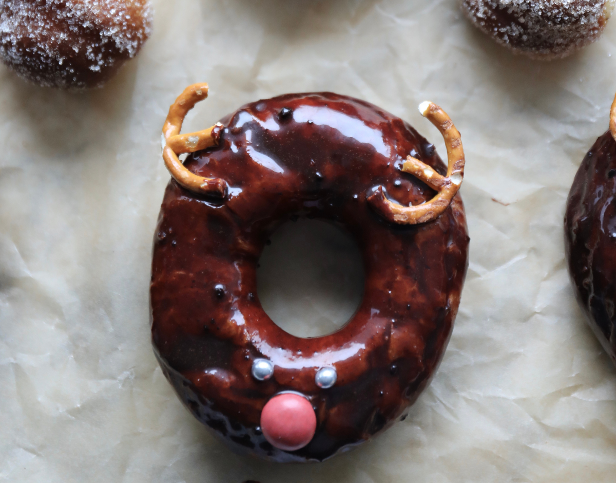 Pynt dine donuts så de ligner Rudolf