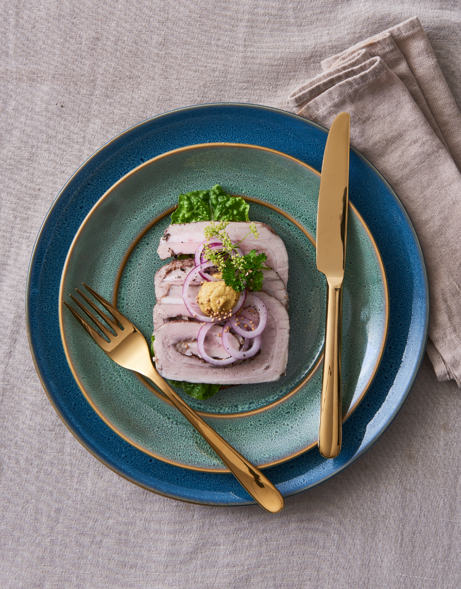En klassisk og hjemmelavet rullepølse er perfekt til julebordet