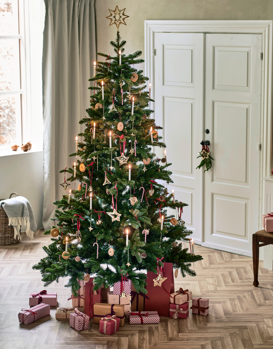 Det klassiske juletræ er traditionelt og elegant