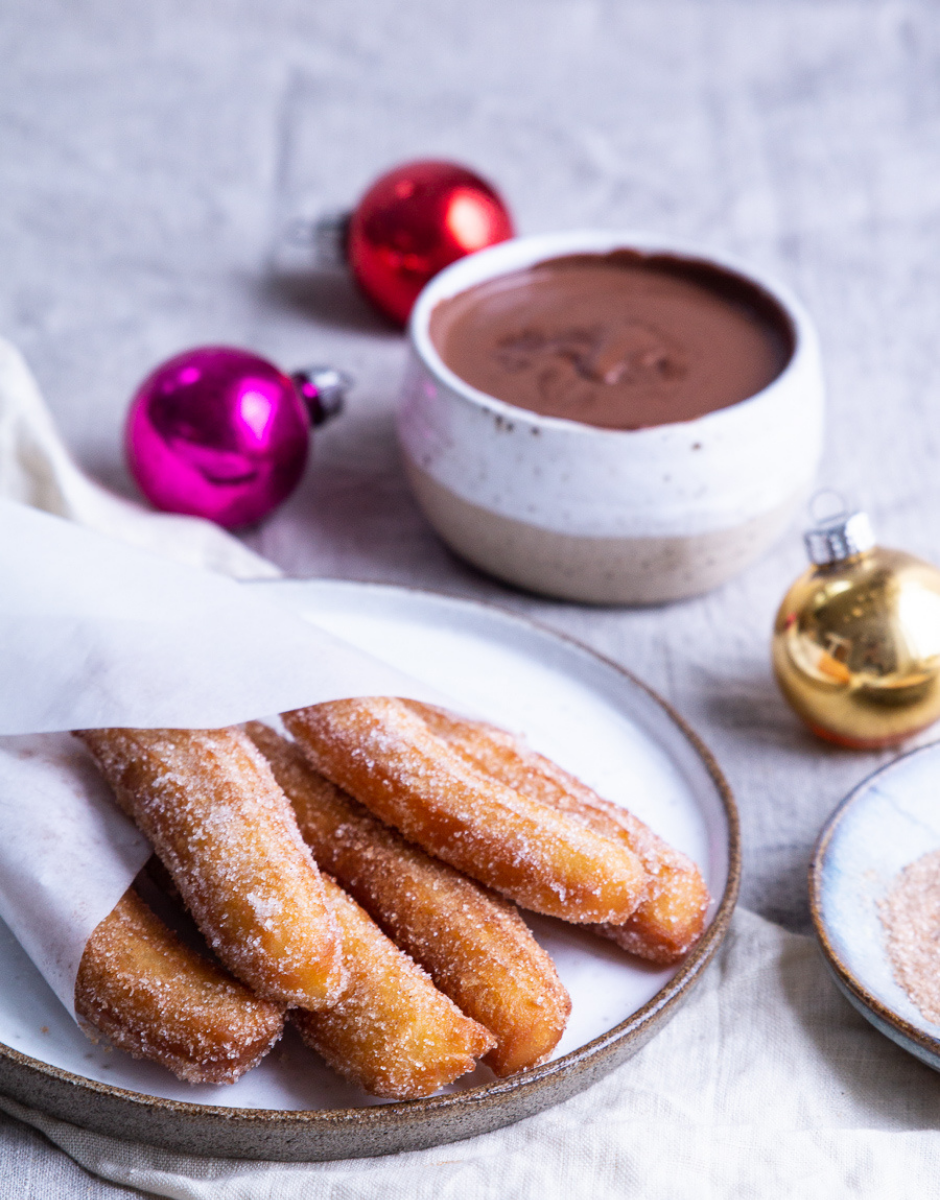 De sprøde og søde churros med chokoladesauce er perfekte til julen