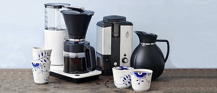 kaffemaskine og kopper