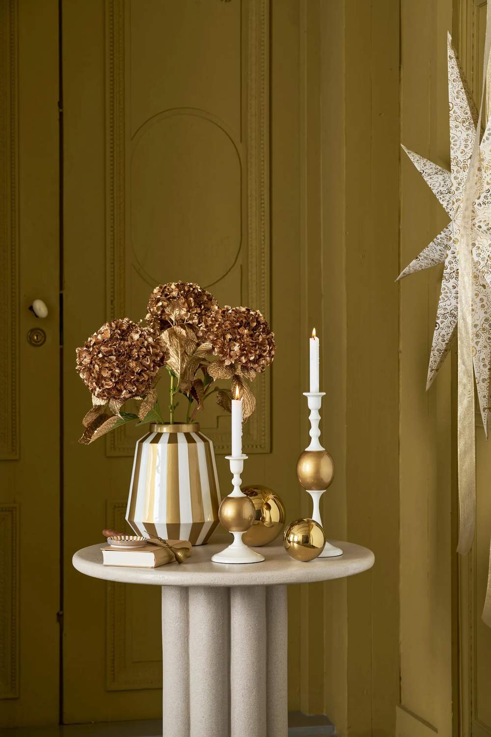 Berry Blues Lysestage - Sphere, withe gold, large