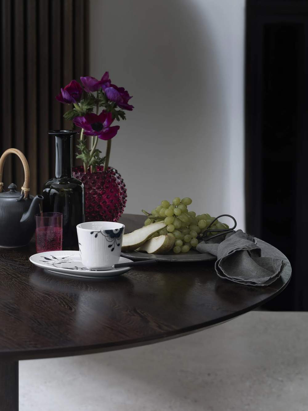 Royal Copenhagen uden hank Sort Mega Riflet Thermokop
