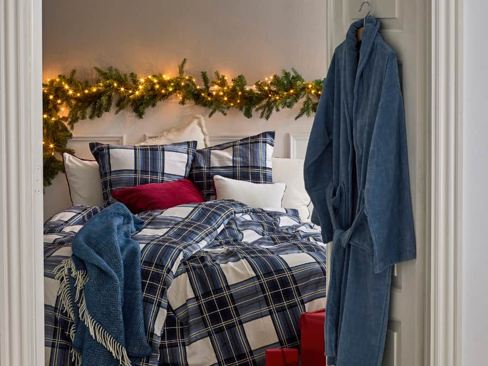 Julesengetøj med blå tern fra SKAGEN living