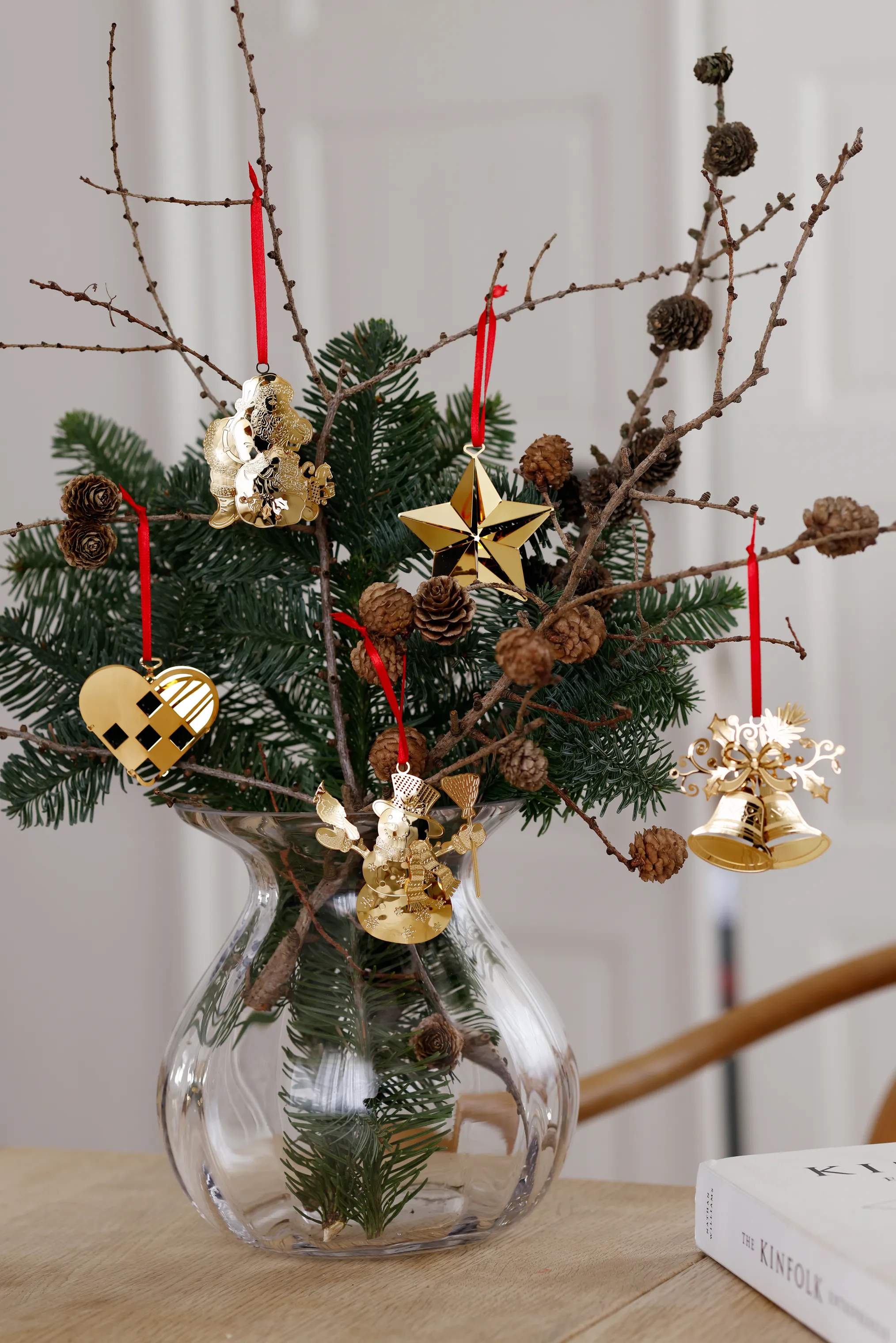 Casa Christmas Juleophæng Ornament - Stjerne i Guld m/røde bånd, 2