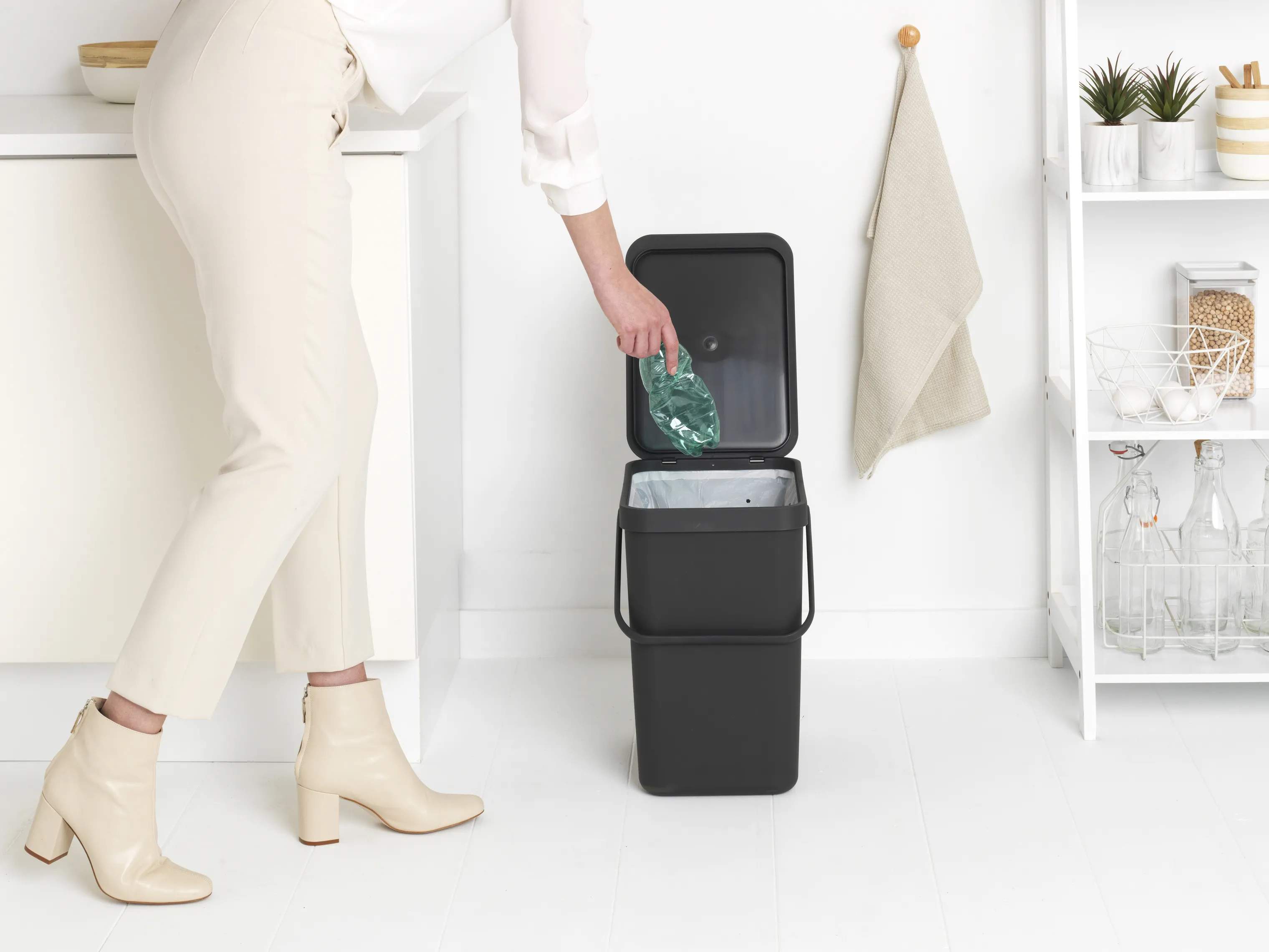 Brabantia Spande uden pedal Sort & Go Affaldsspand i Grå, 25 L, 3