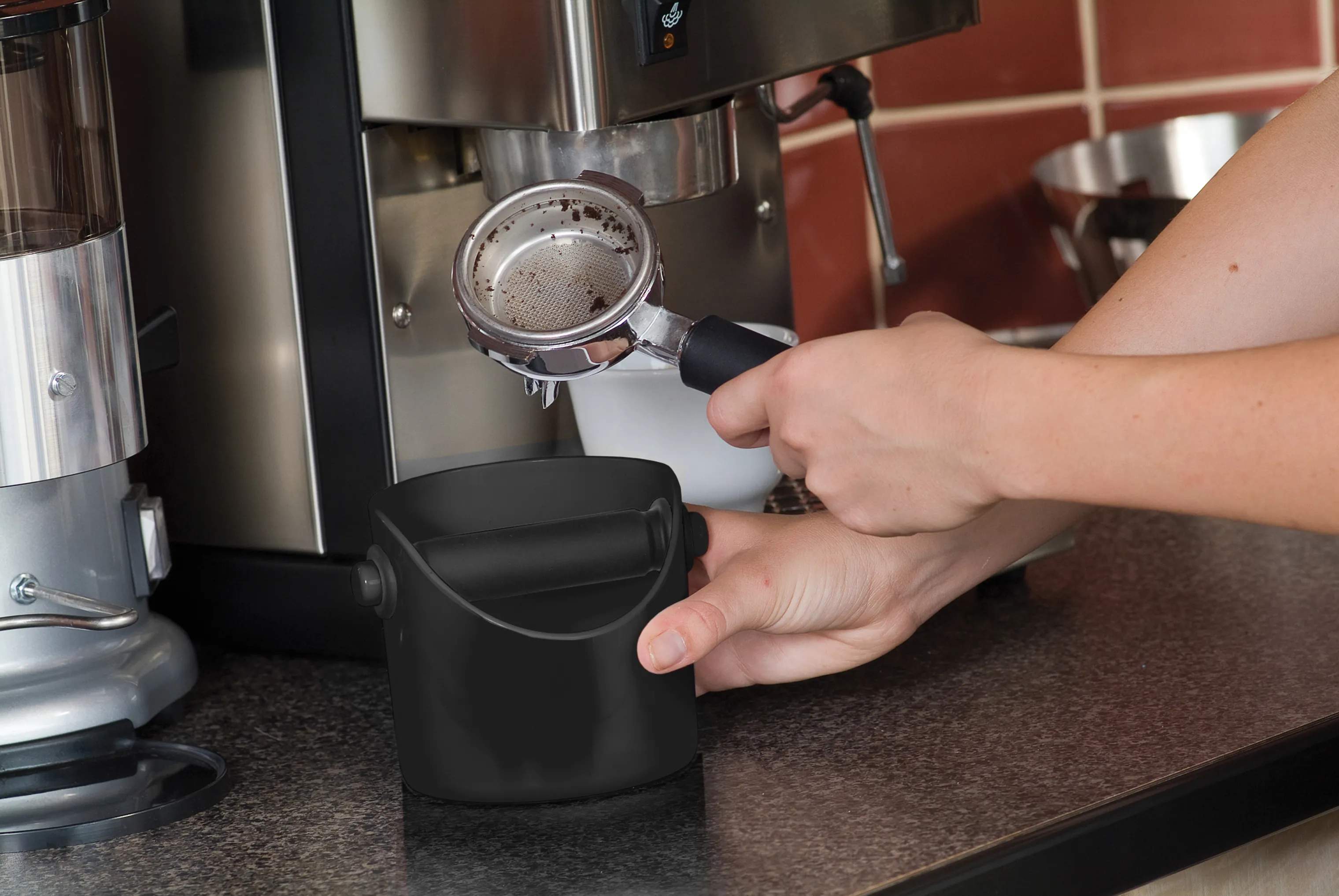 Dreamfarm Tilbehør til espressomaskiner Kaffegrumsbeholder i Sort, 11 cm, 2