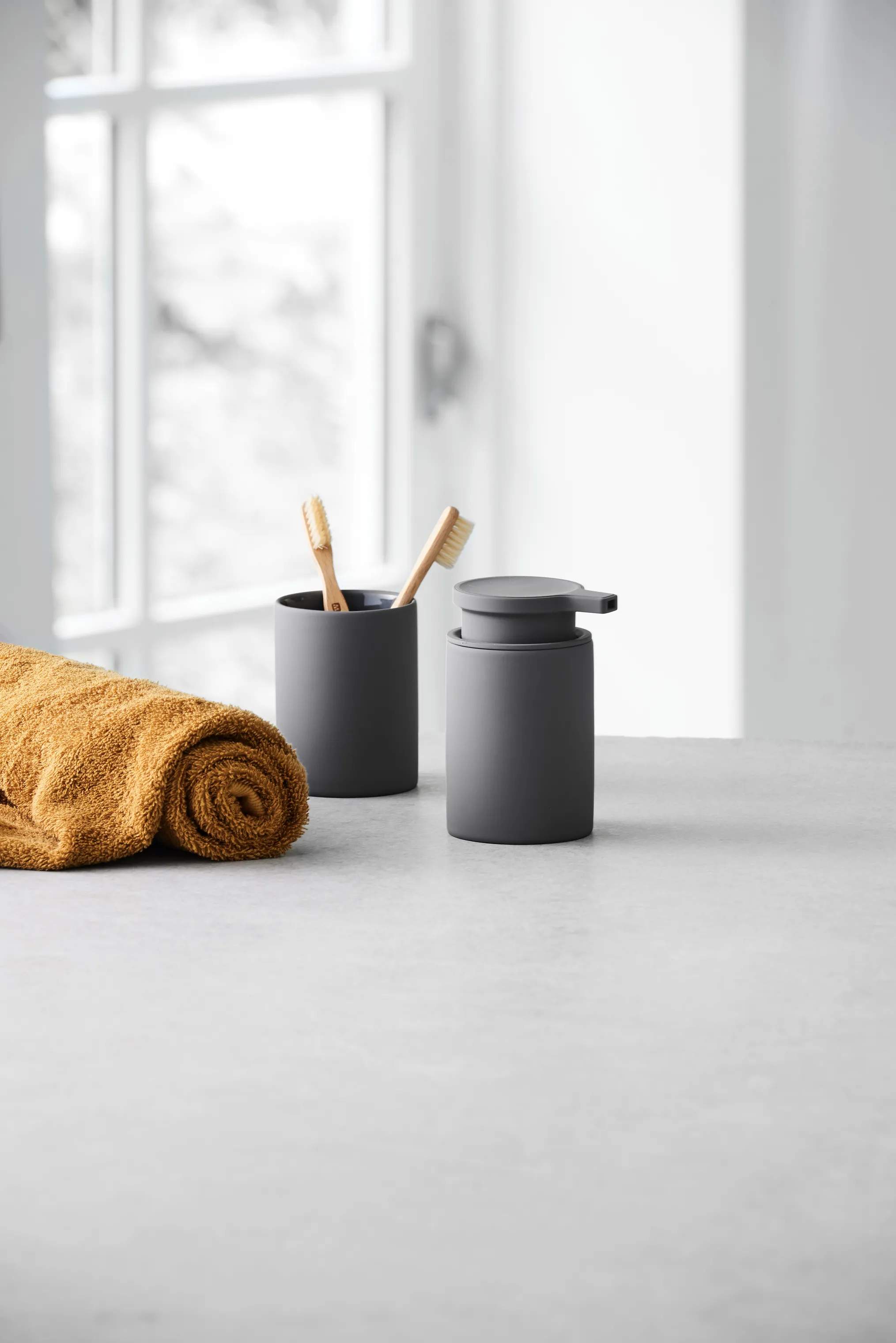 Zone Tandbørsteholdere Karma Tandbørstekrus i Grey, 2