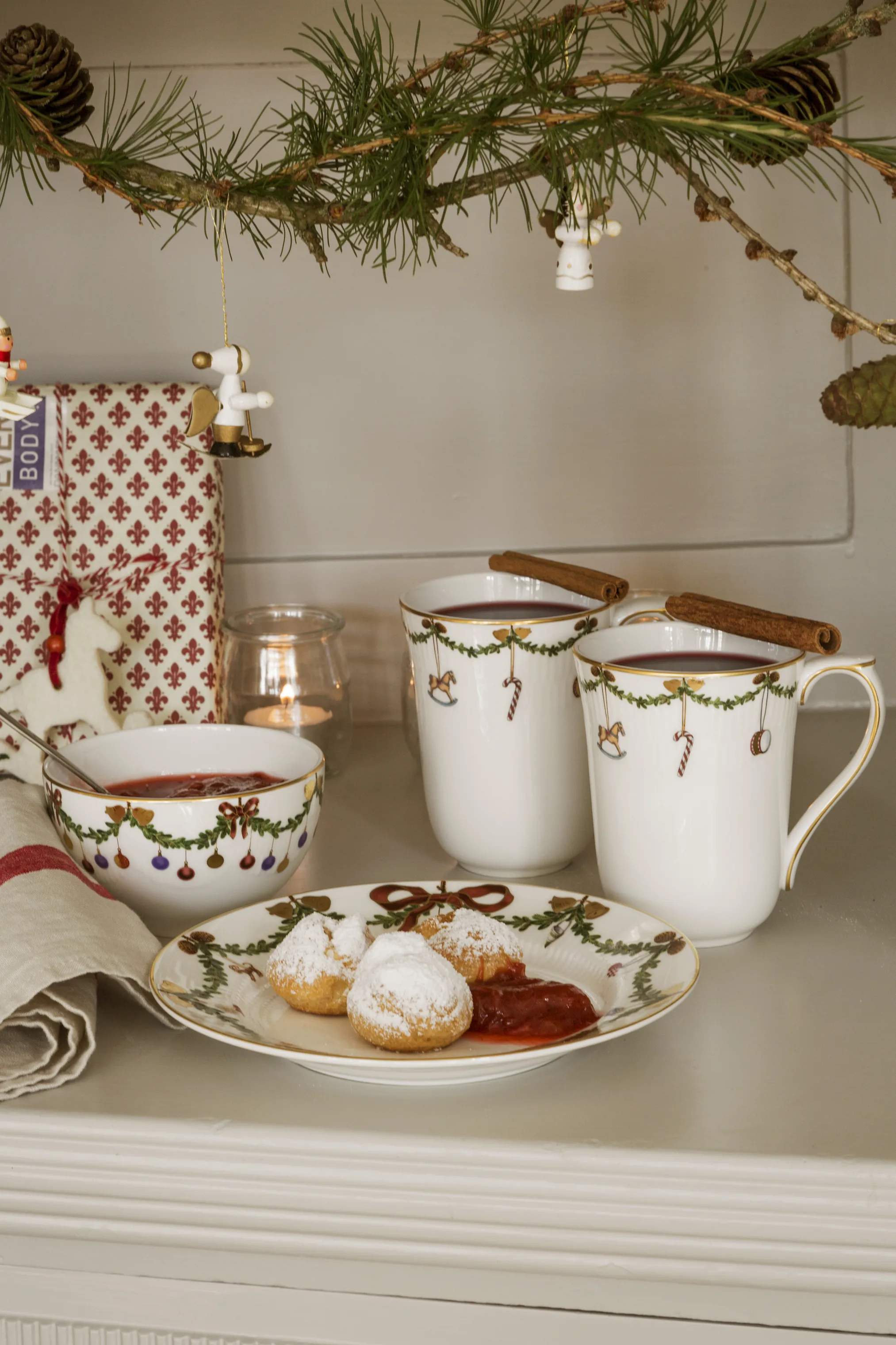 Royal Copenhagen Frokosttallerkener Stjerne Riflet Jul Tallerken i 19 cm, 2