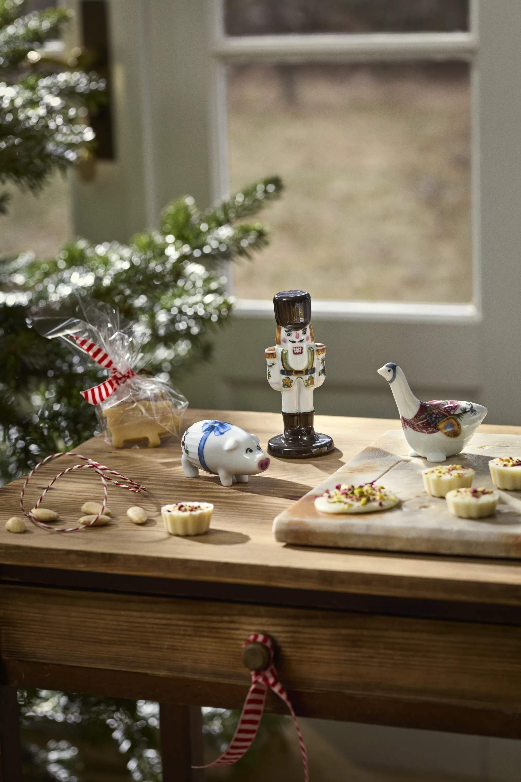 Kähler Julefigurer Hammershøi Jul Gris i Hvid m. deko, 3