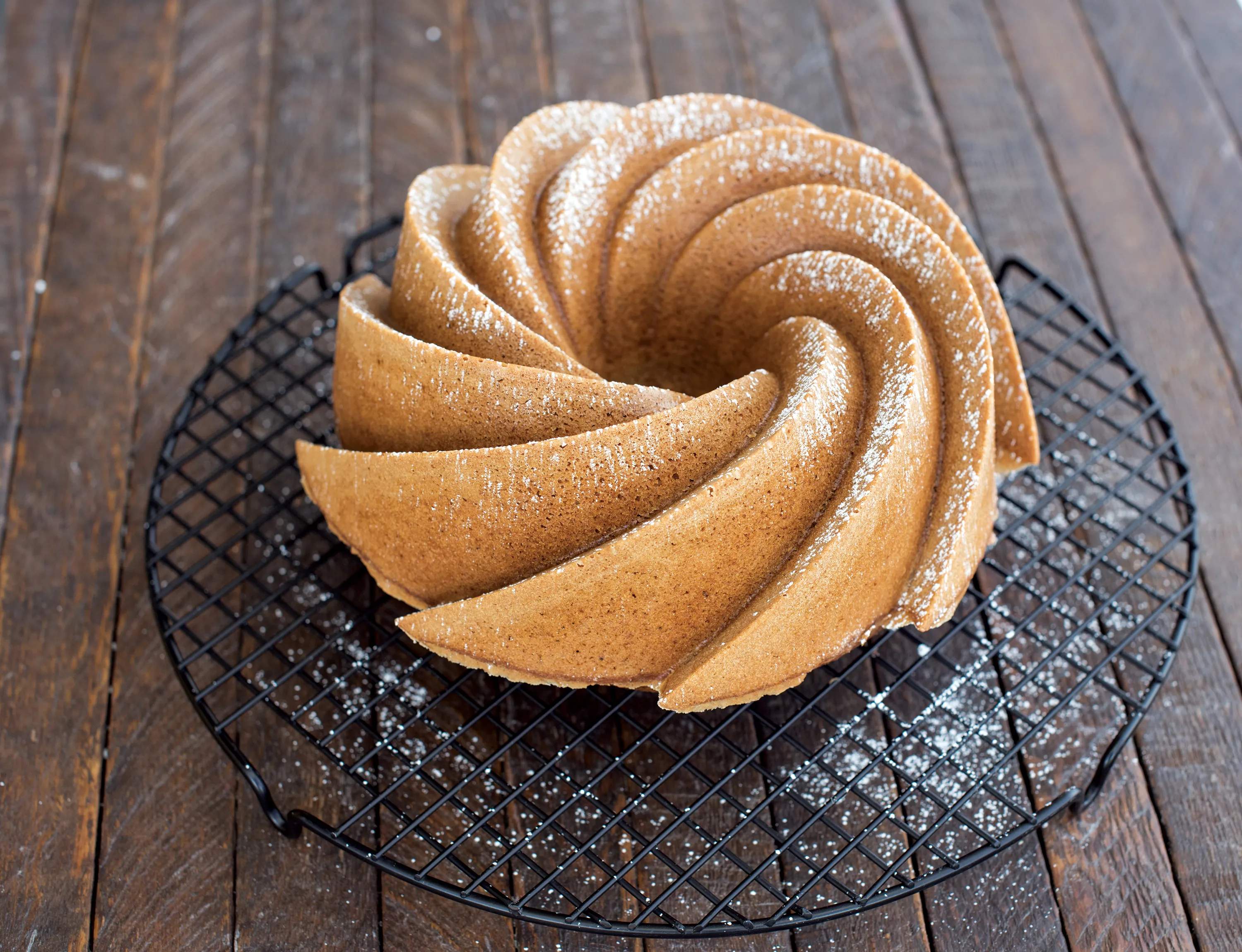 Nordic Ware Øvrige bageforme Heritage Bundt Kageform i Guldfarvet, 3