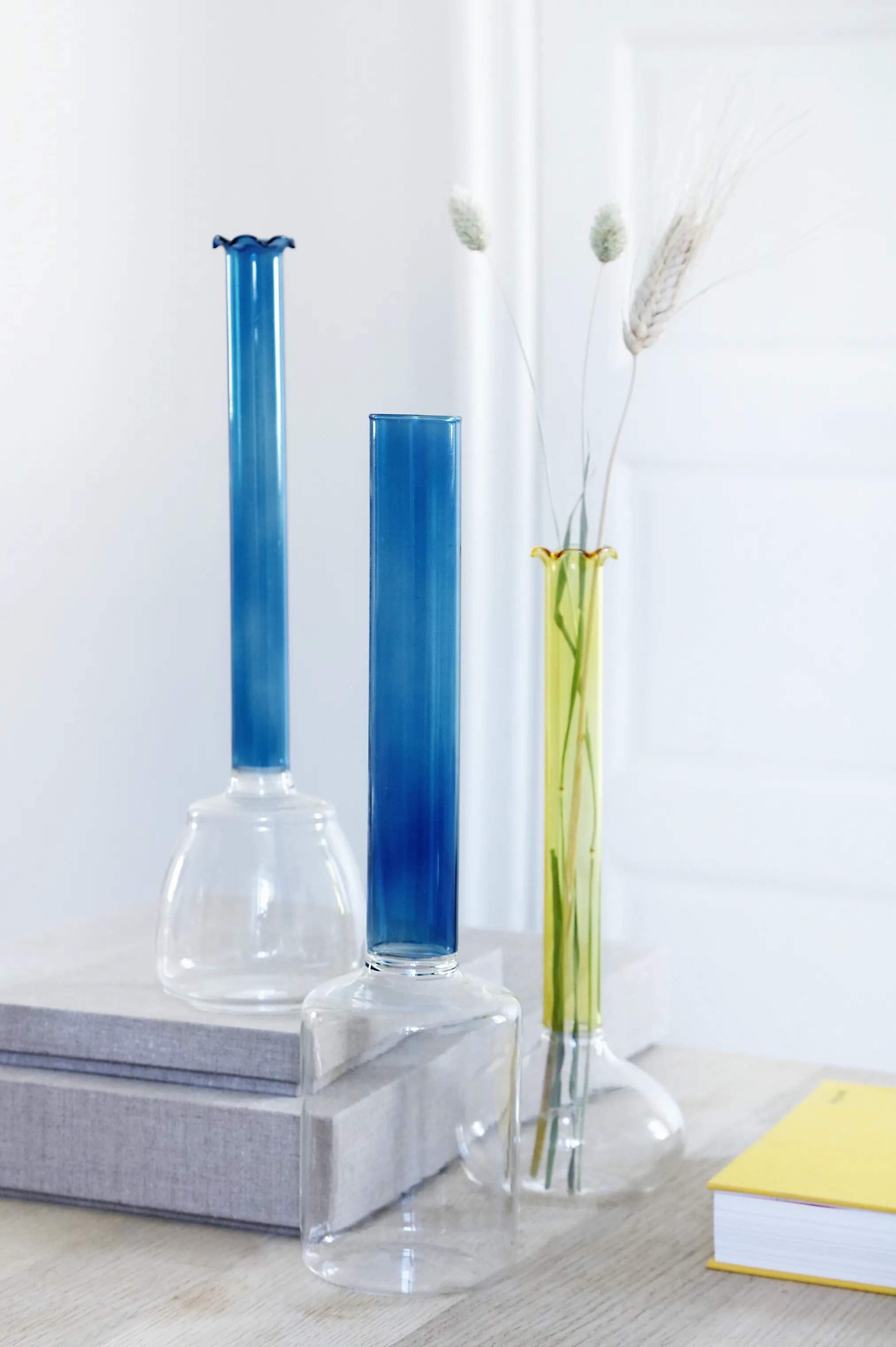 CASA Living Vaser Boligtilbehør SS20 Solitær Vase i Klar/blå, 9 cm, 2
