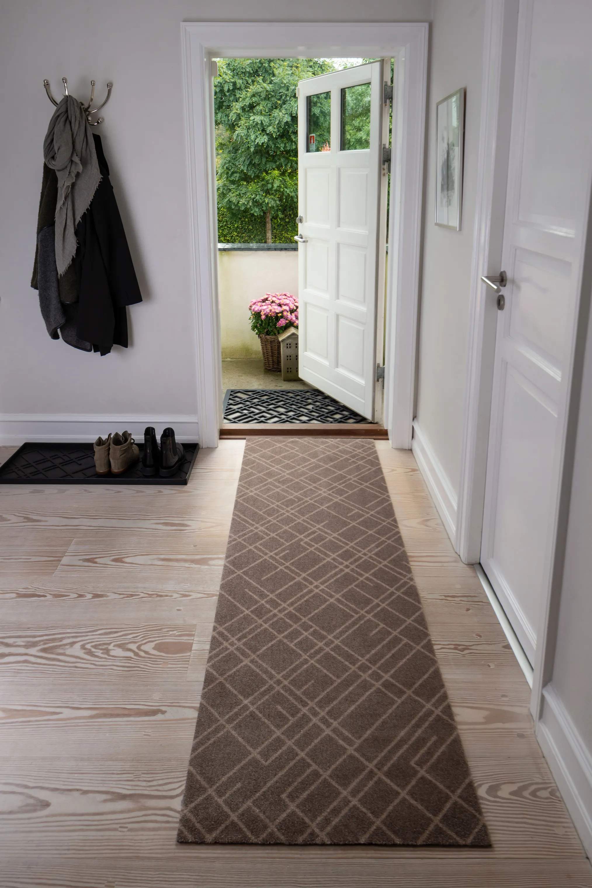 Tica Copenhagen Dørmåtter Lines Gulvmåtte i Brun/beige, B67 x L200 cm, 2