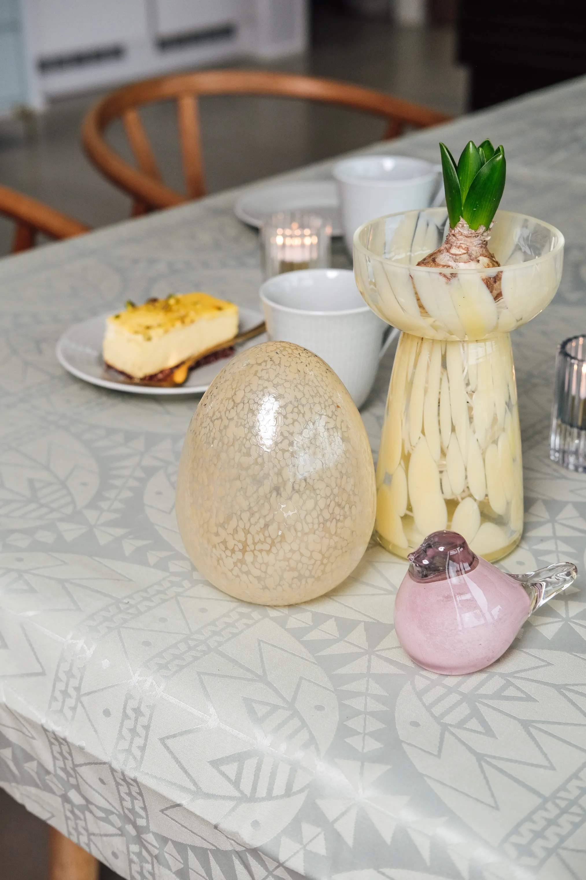 CASA Living Påskeæg og ophæng Dekorationsæg i Lysegul, 14,5 cm, 2