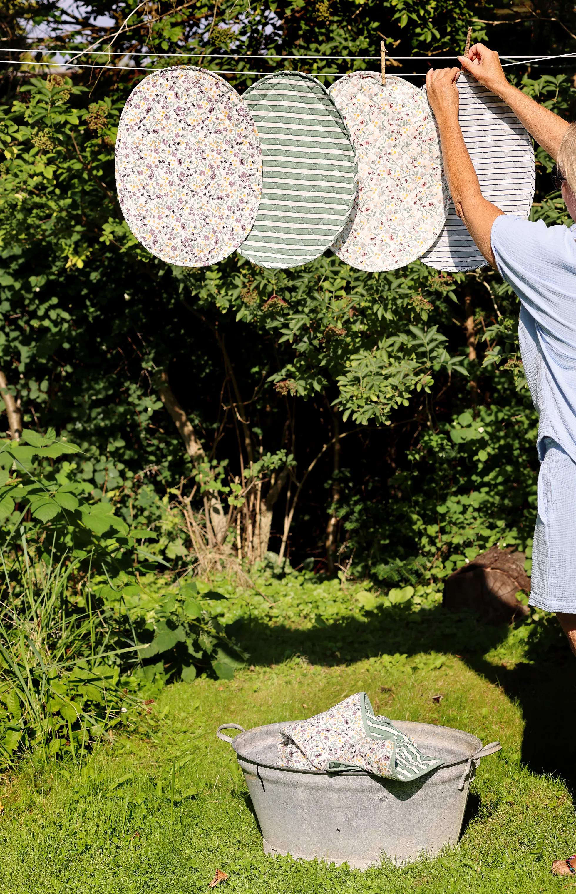 CASA Living Dækkeservietter Dækkeserviet i Lyseblå blomster, 2