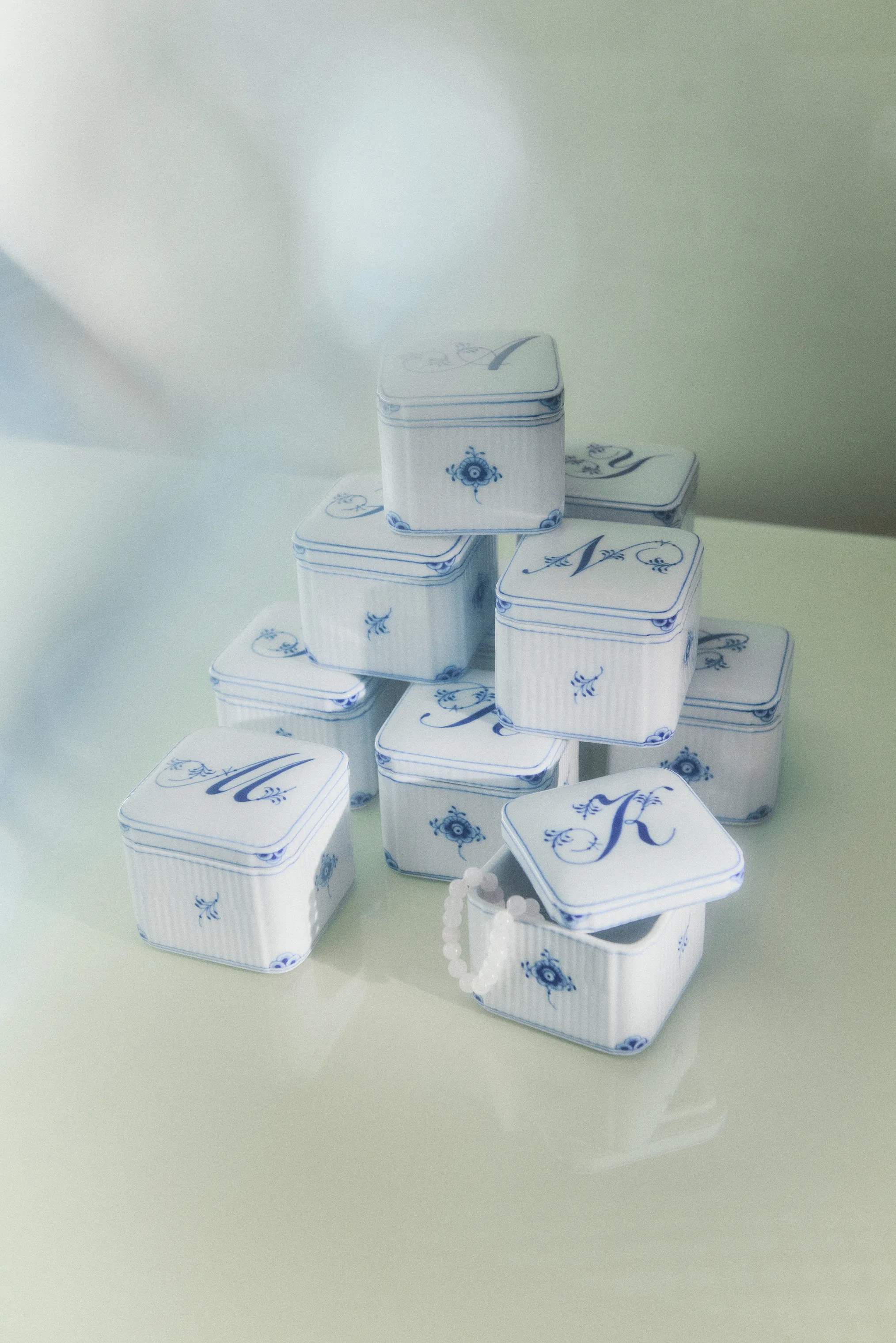 Royal Copenhagen Bonbonniere Alfabet Bonbonniere - S i S, 2