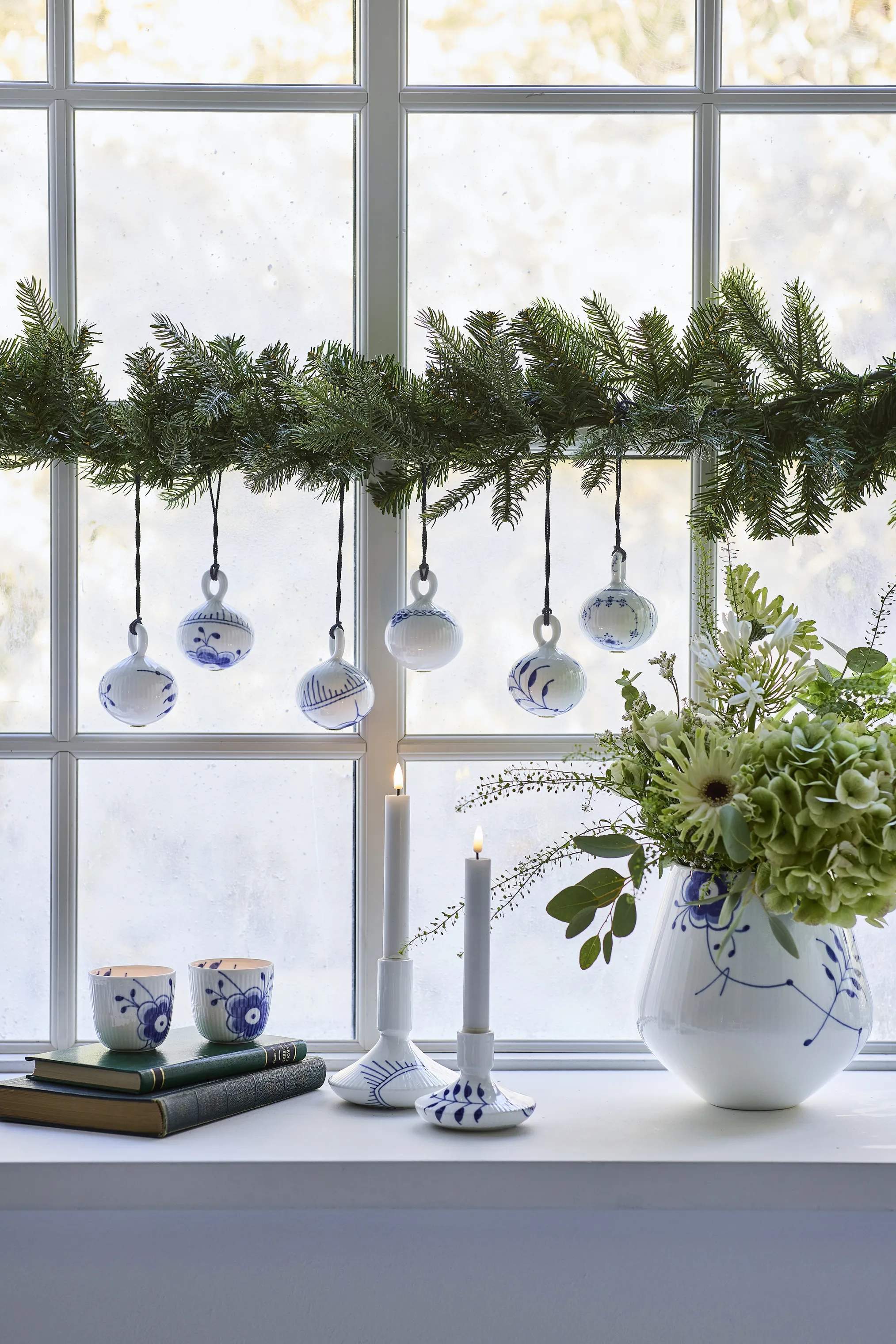 Royal Copenhagen Julekugler Musselmalet Riflet og Blå Mega Riflet Julekuglesæt - 2 dele i Hvid/Blå, 3