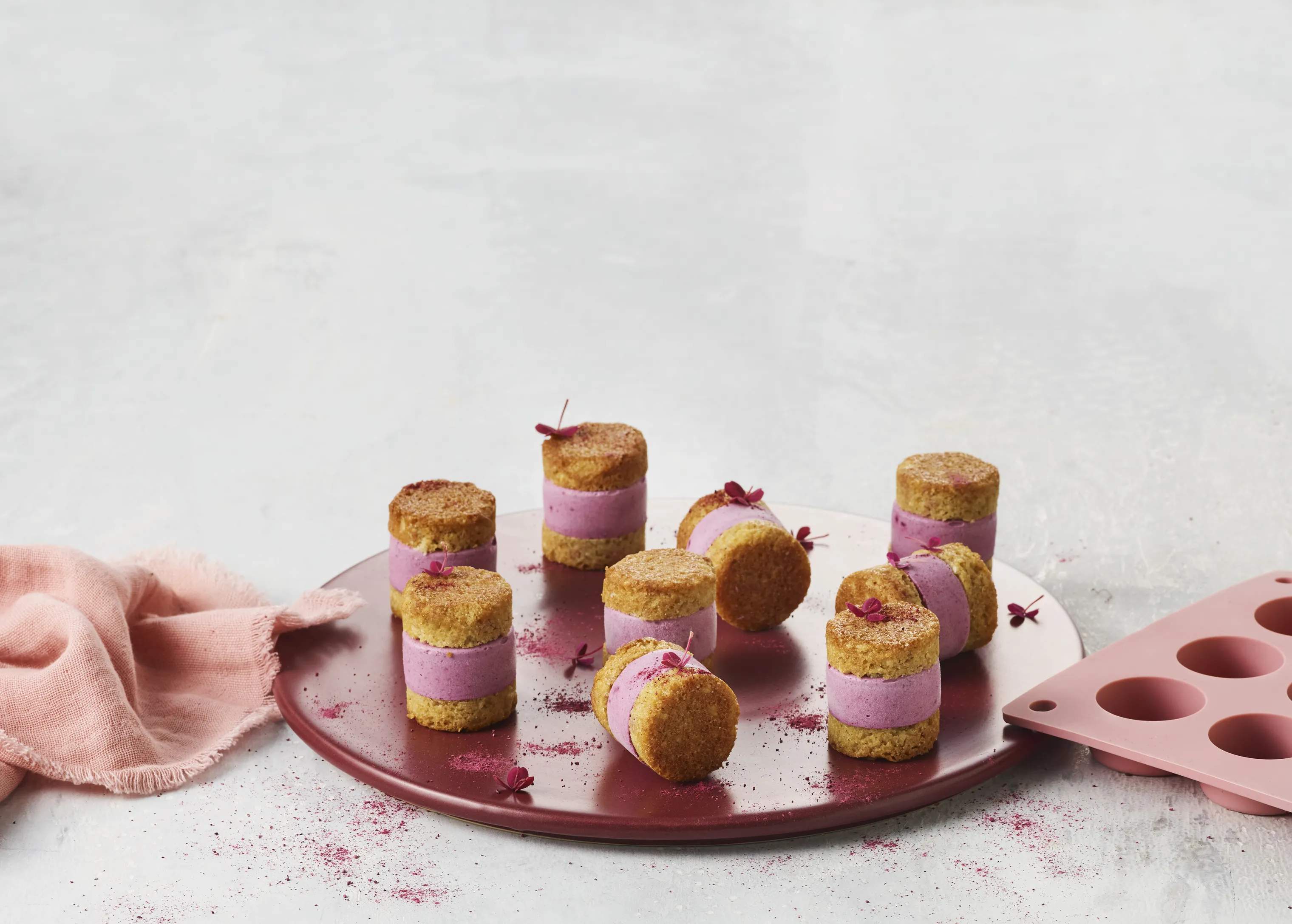 by Ditte Julie Øvrige bageforme Silikoneform - Lille i rosa, 9 huller, 2