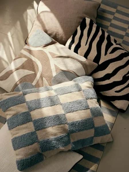 Broste Copenhagen Pyntepudebetræk Dora Pudebetræk i Taupe Warm Grey/Light Blue, 3