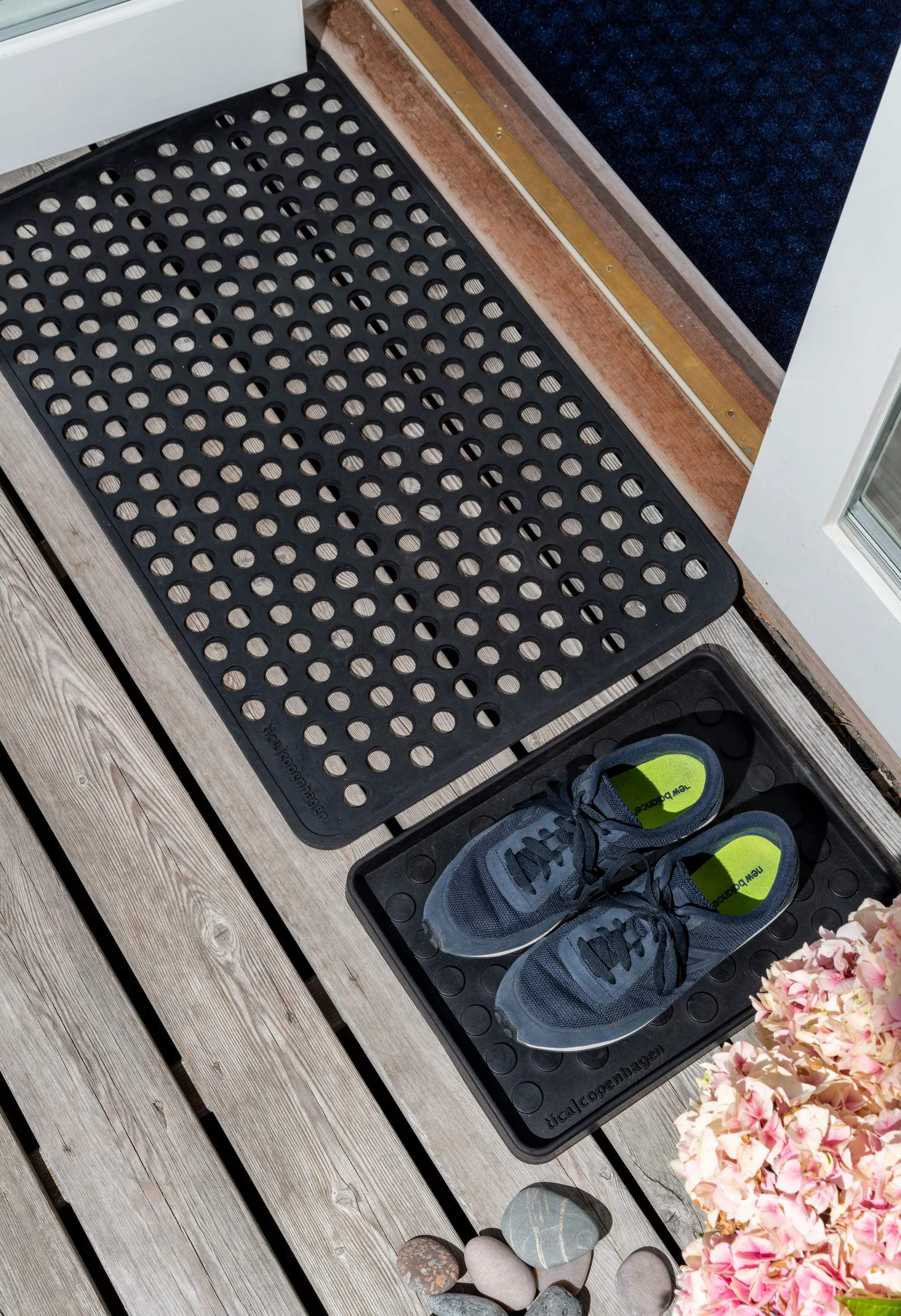 Tica Copenhagen Dørmåtter Dot Skobakke i Sort, 3