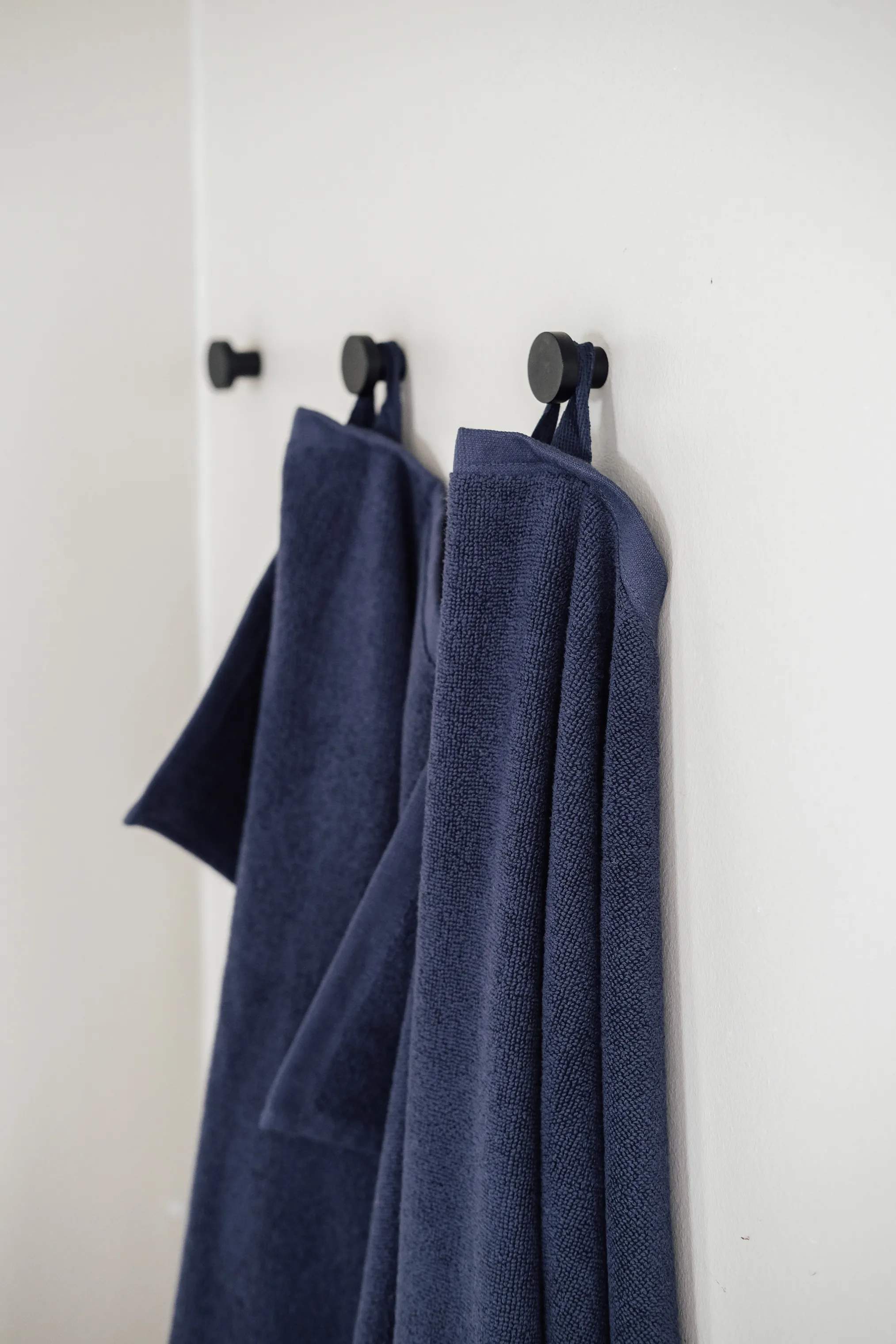 CASA Living Håndklæder Charmant Håndklæde i Mørkeblå, B50 x L100 cm, 3
