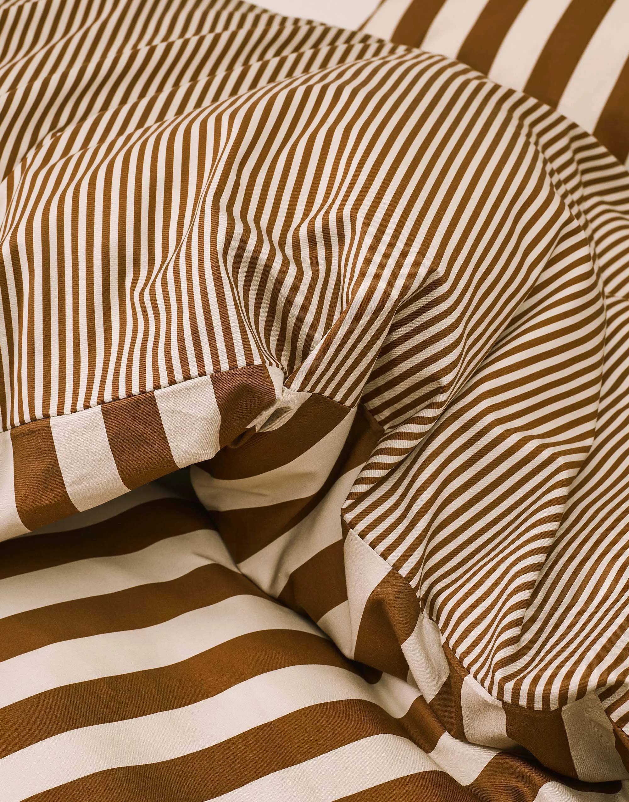 Marc O'Polo Sengetøj Classic Stripe Sengetøj i Toffee Brown, B140 x L200 cm, 3