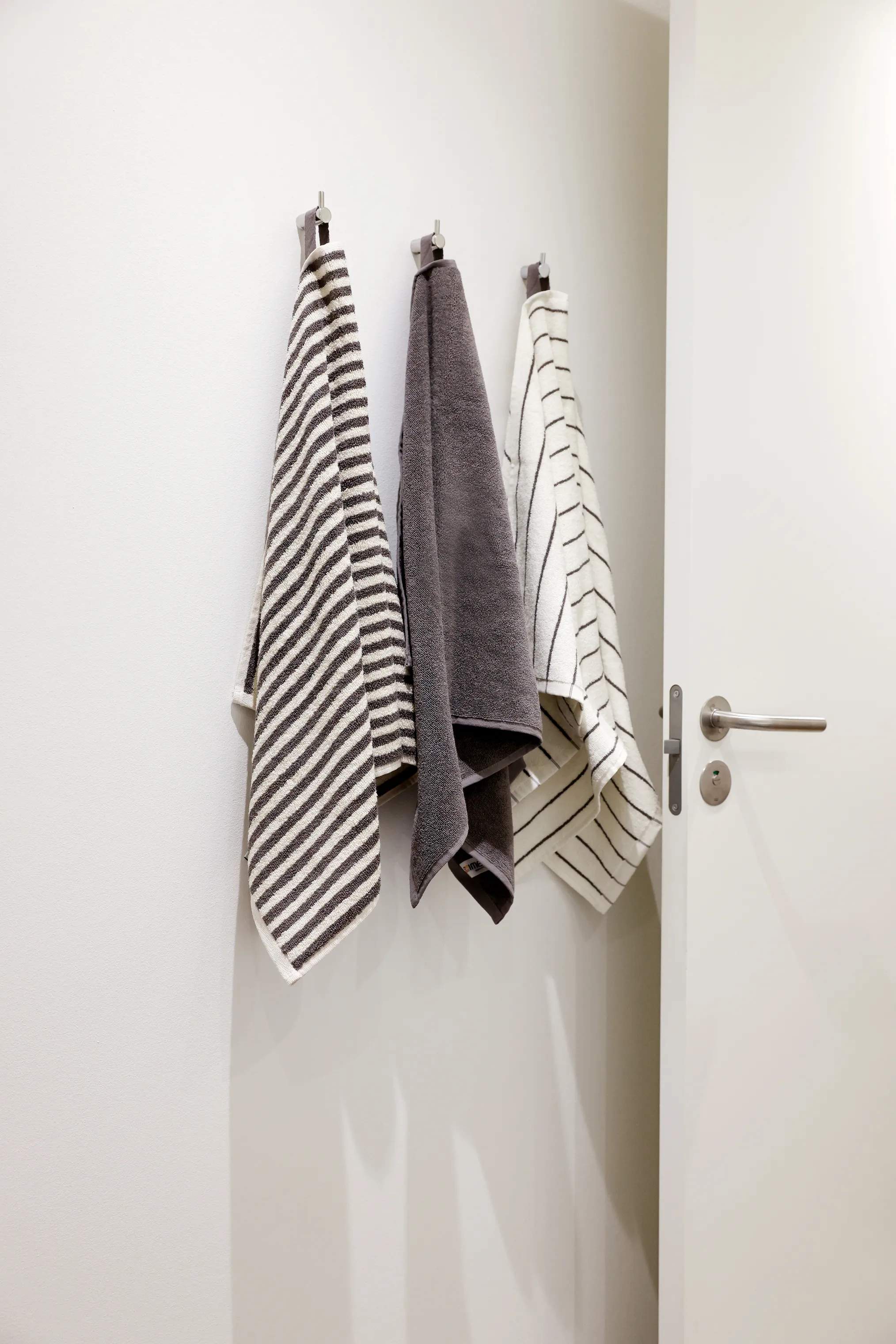 CASA Living Håndklæder Charmant Håndklæde i Grå, B50 x L100 cm, 2