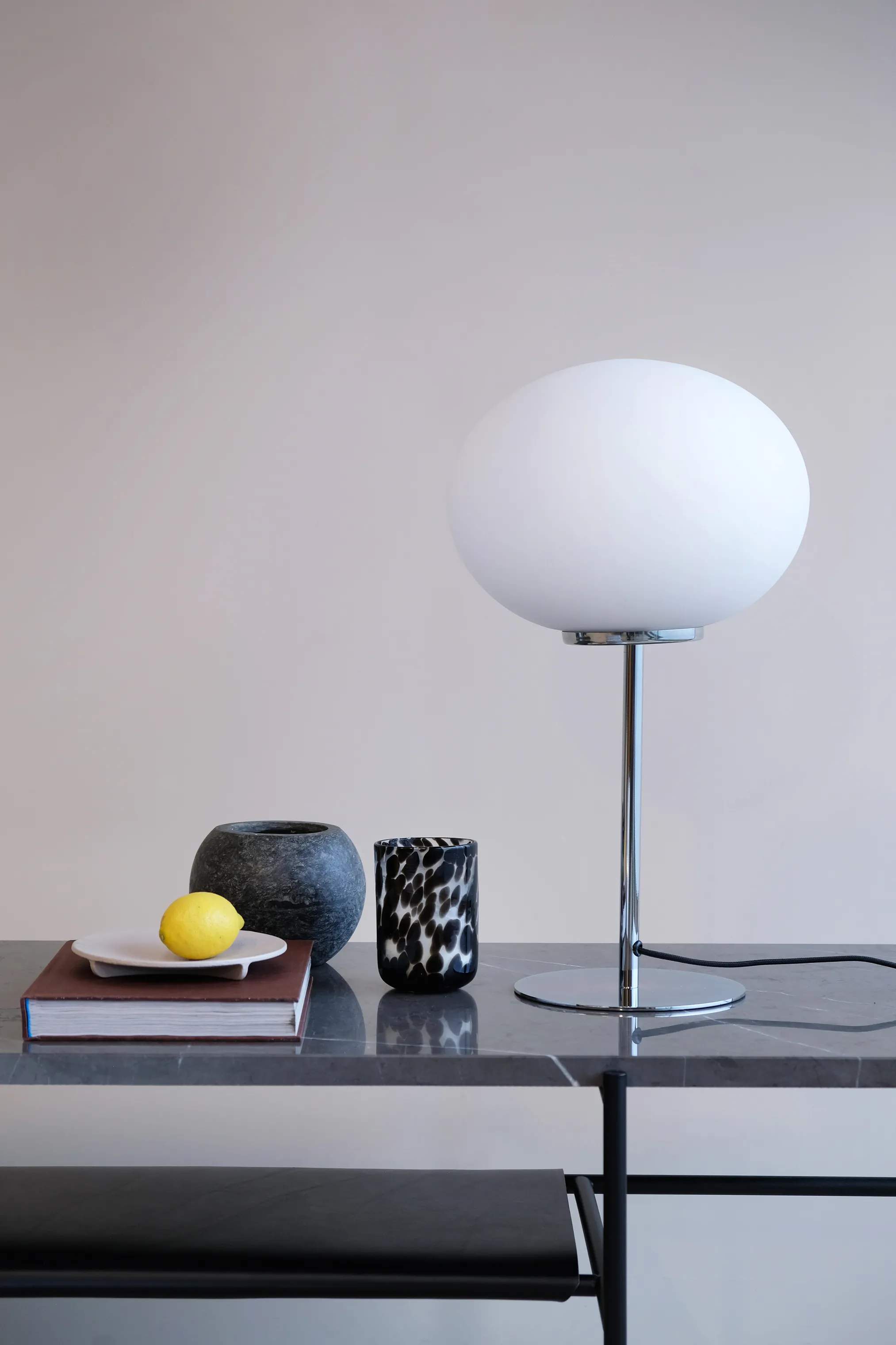 Dyberg Larsen Bordlamper Queen Bordlampe i Opal/krom, 2