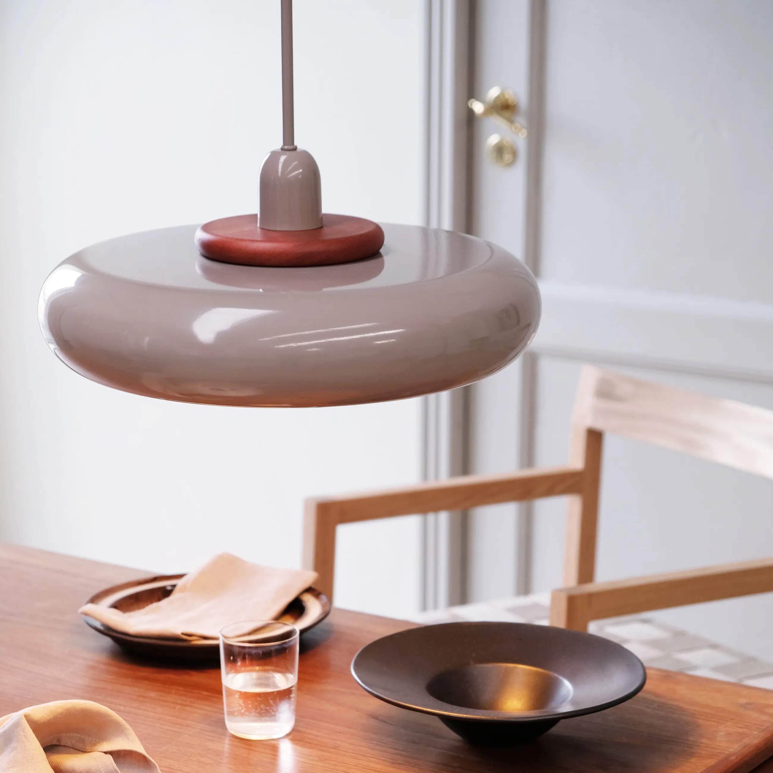 Dyberg Larsen Pendler Planet Pendel i Latte, 4