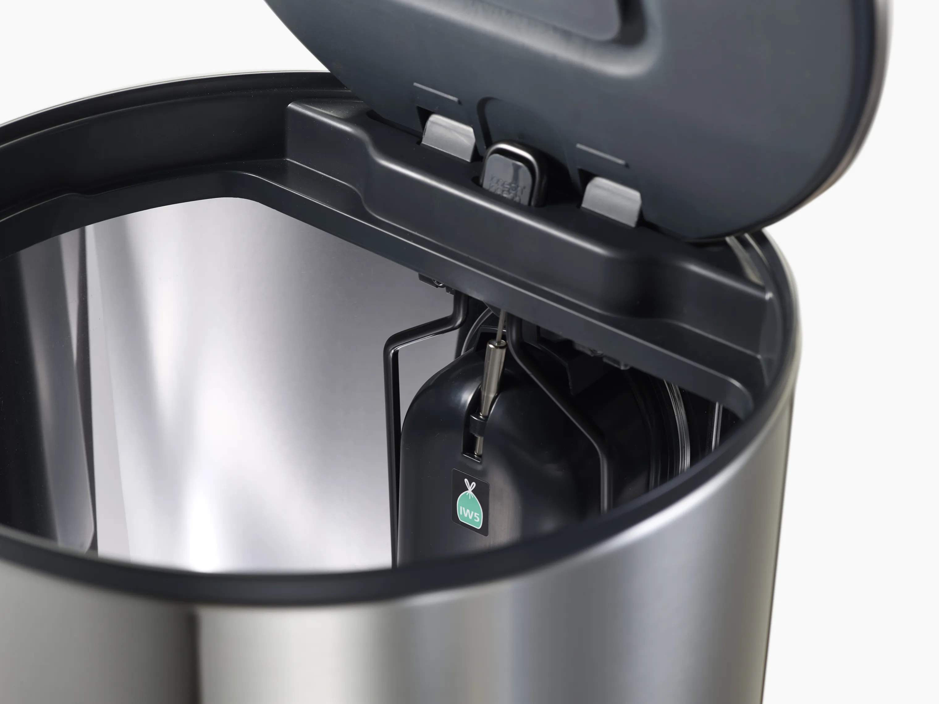 Joseph Joseph Pedalspande Arc  Affaldsspand i Stainless Steel, 30 L, 8