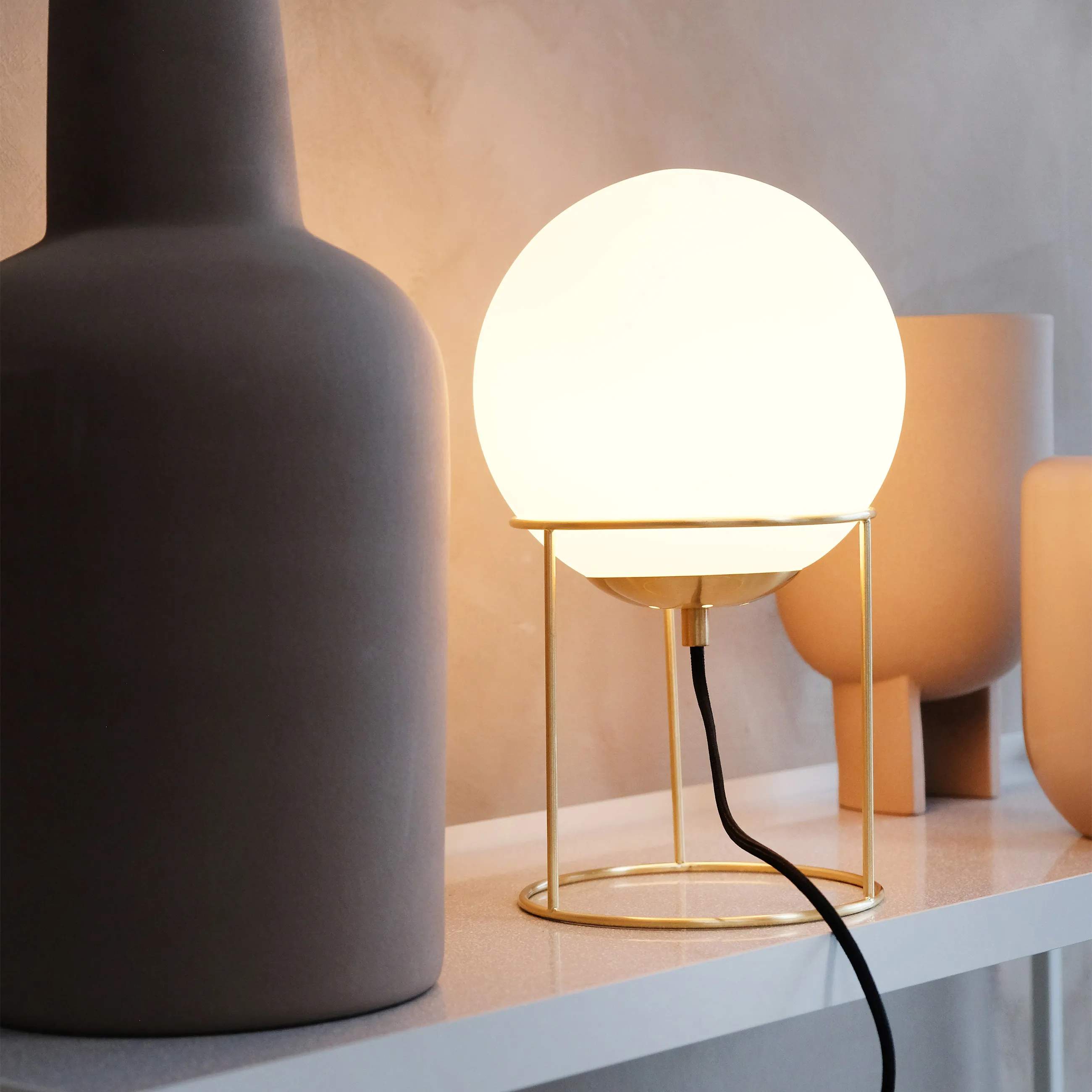 Dyberg Larsen Bordlamper Madrid Bordlampe i Opal/Messing, 3