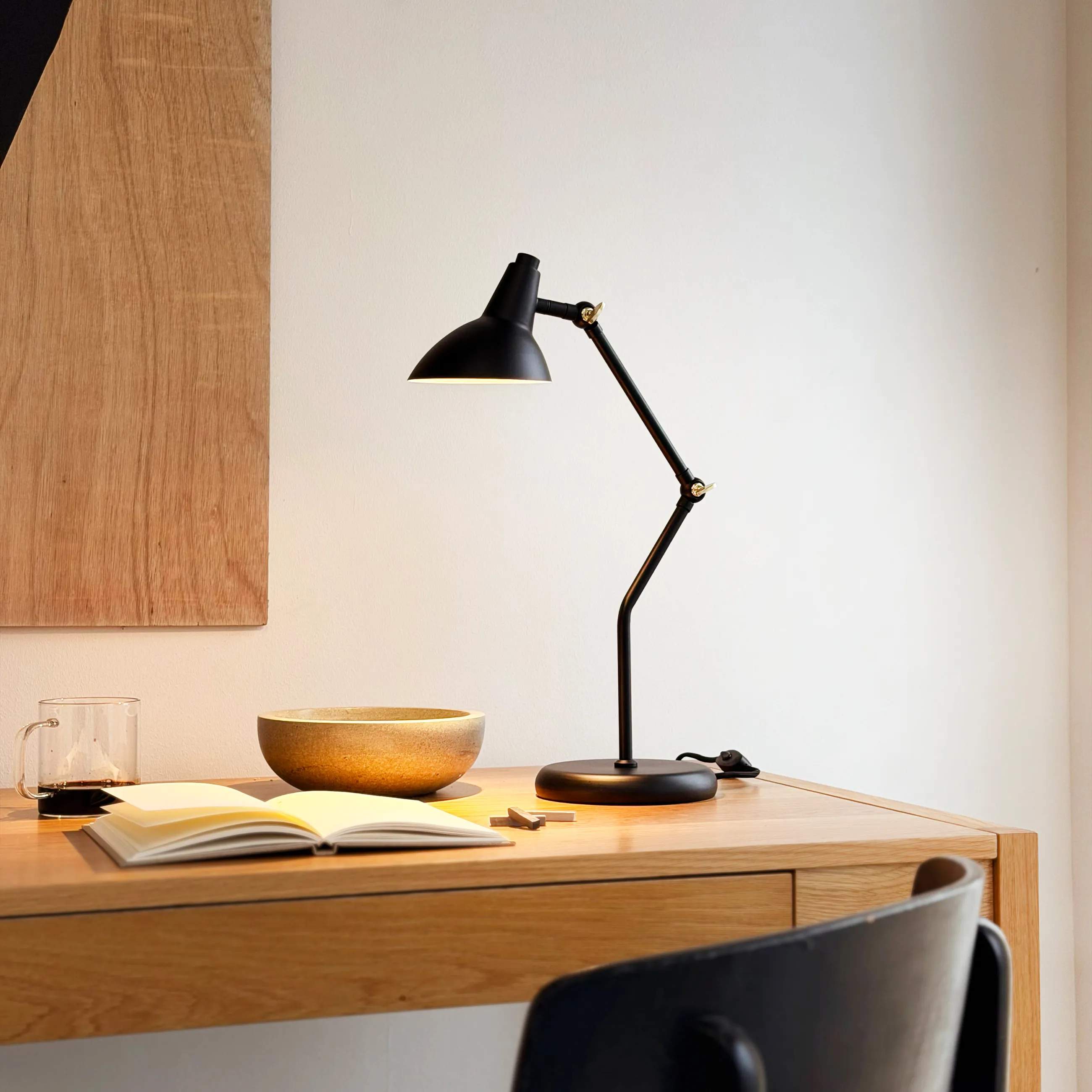 Dyberg Larsen Bordlamper Vela Bordlampe i Sort, 2