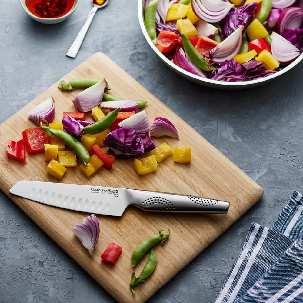THE CUSTOM CHEF™ Santokuknive Cuisine::pro®
iD3® Cuisine::pro iD3® Santokukniv i sølvfarvet, 2