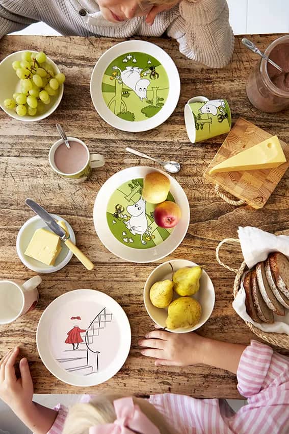 Moomin Arabia Frokosttallerkener Ferieklar Tallerken - Mumitrold i Mumitrold i græsset - Grøn, 2