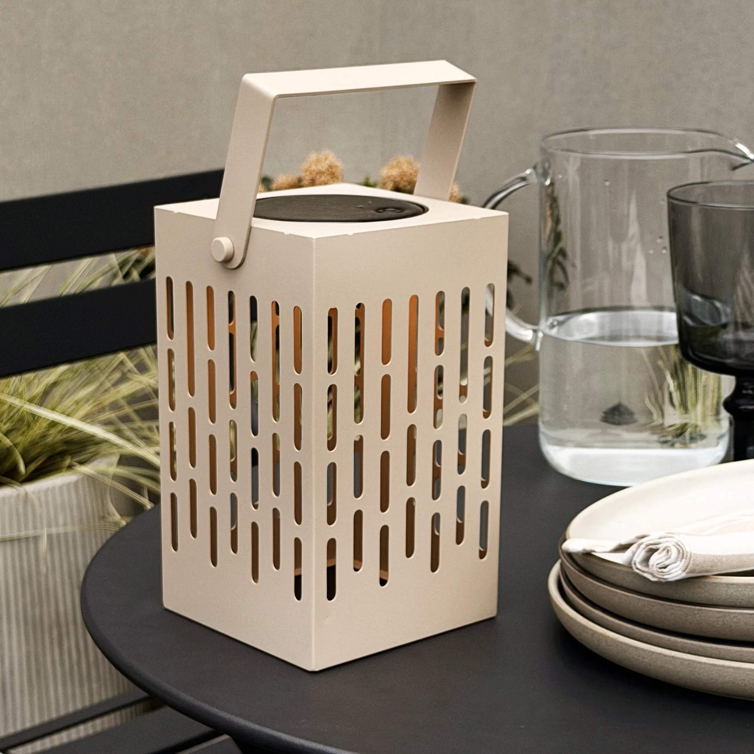 Dyberg Larsen Lanterner Luma Udendørs Solar Lanterne i Beige, 3