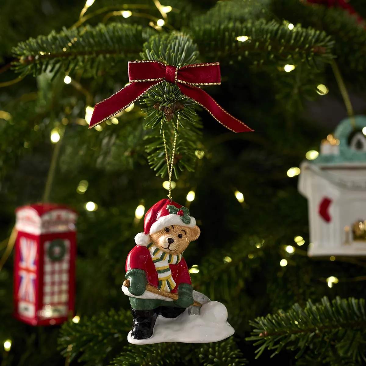 Spode Juleophæng Christmas Tree Juleophæng - Bamse skovler sne i Bamse skovler sne, 2