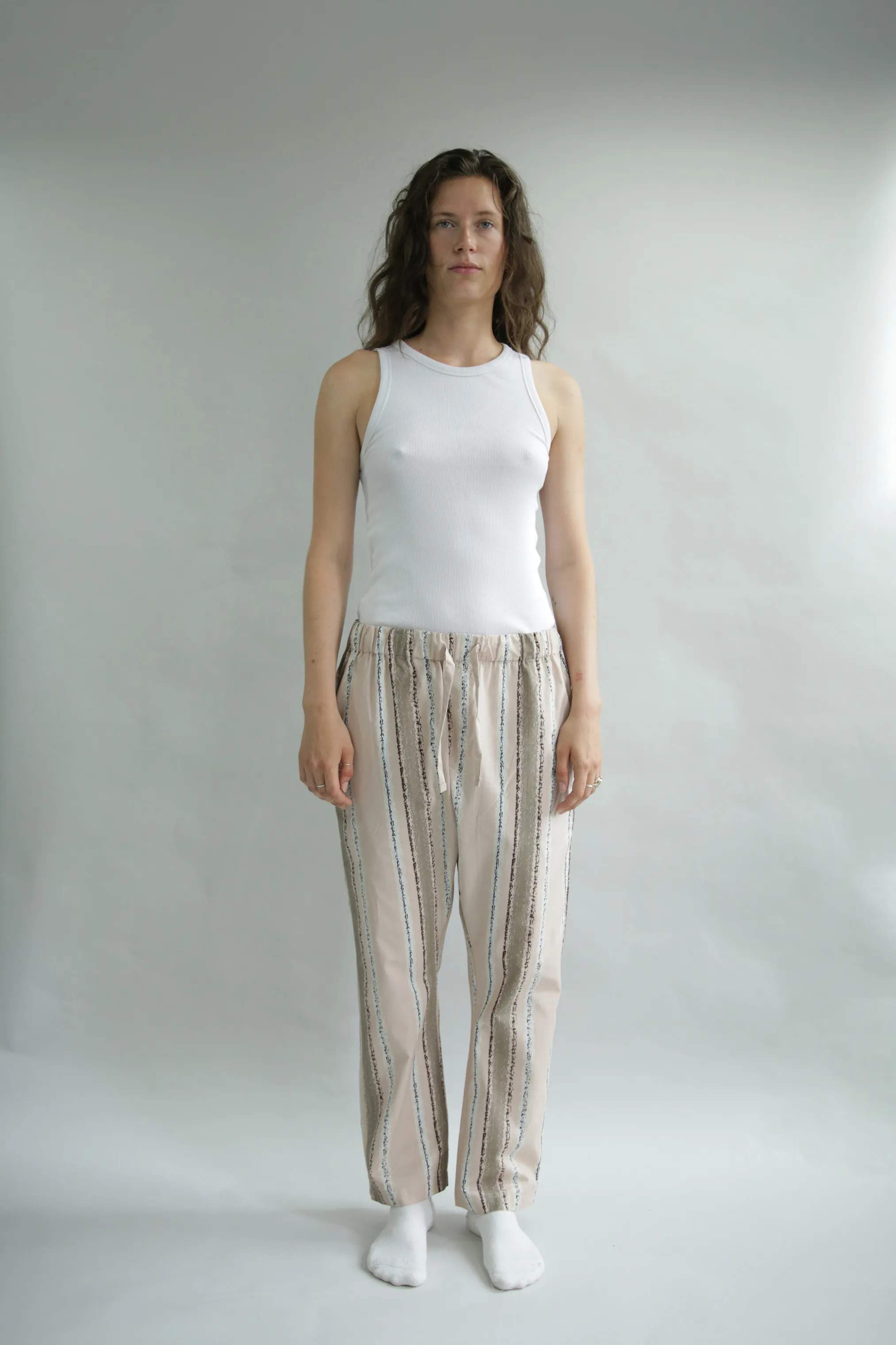 omhu x Mads Barfod Pyjamas Wave Grid Slumber Pyjamasbukser i Latte, M/L, 3