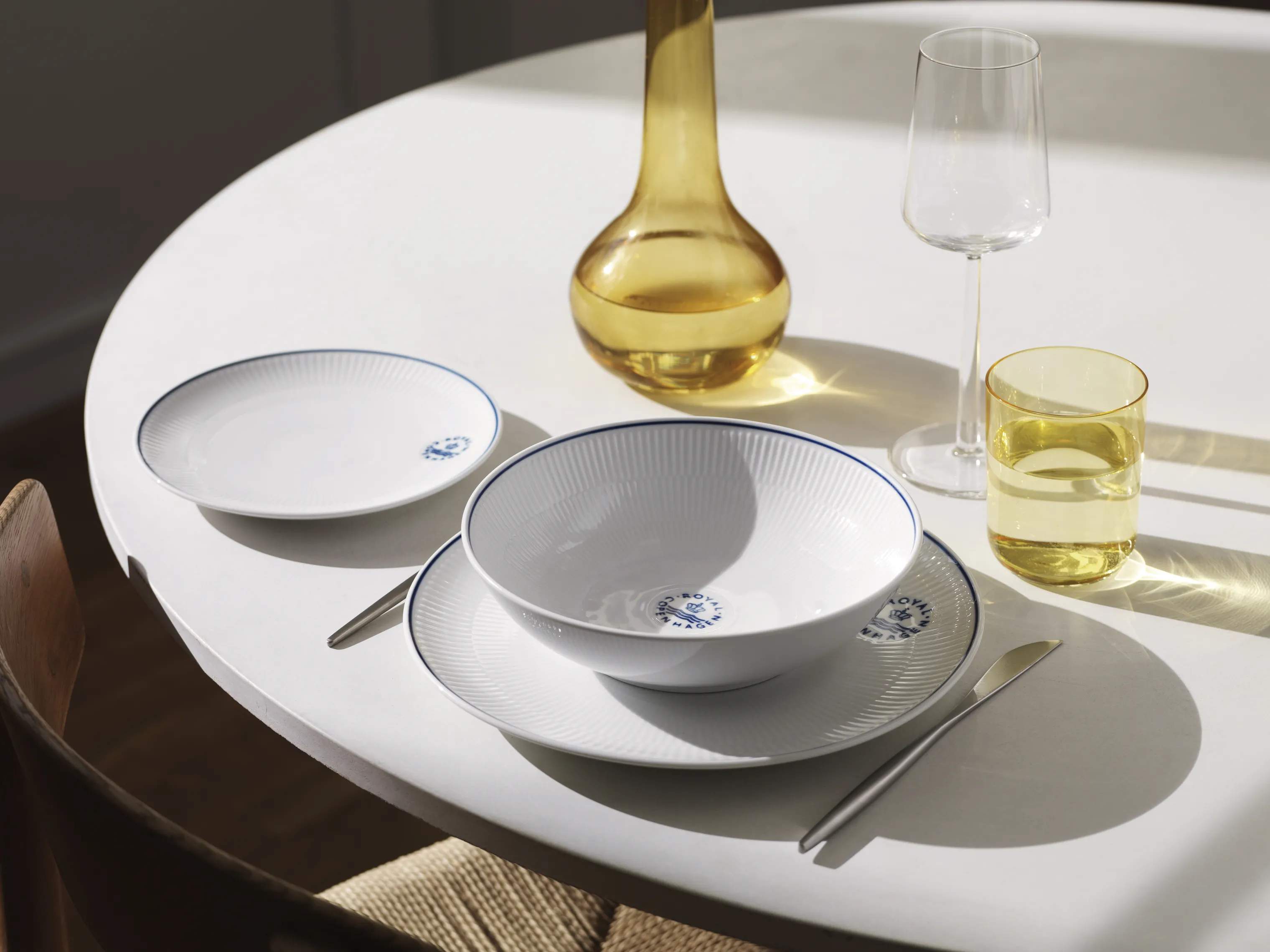 Royal Copenhagen Serveringsskåle Blueline Skål i Hvid/blå, 21,5 cm, 7