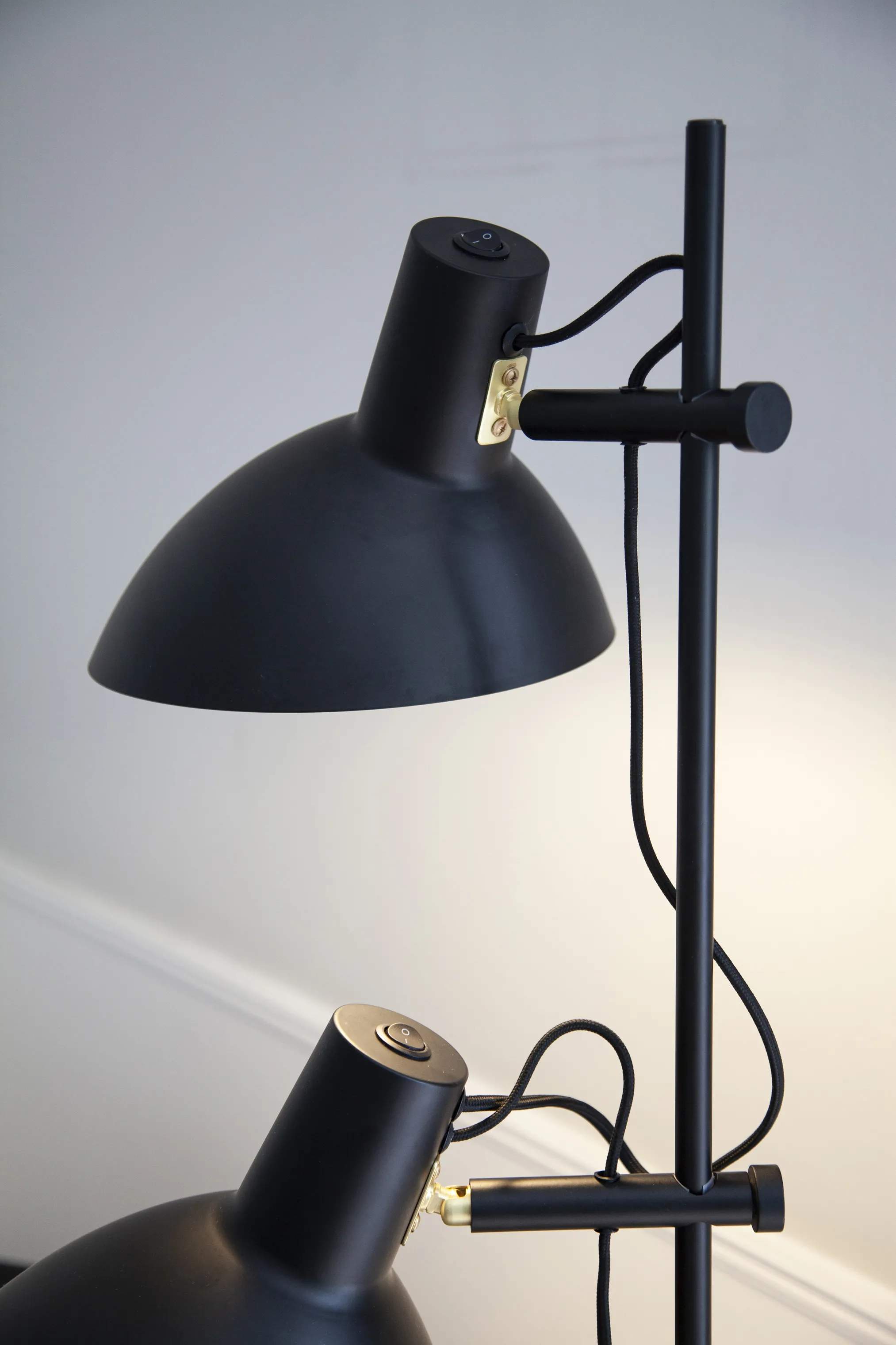 Halo Design Gulvlamper Metropole Gulvlampe - 2 arme i Sort, 3