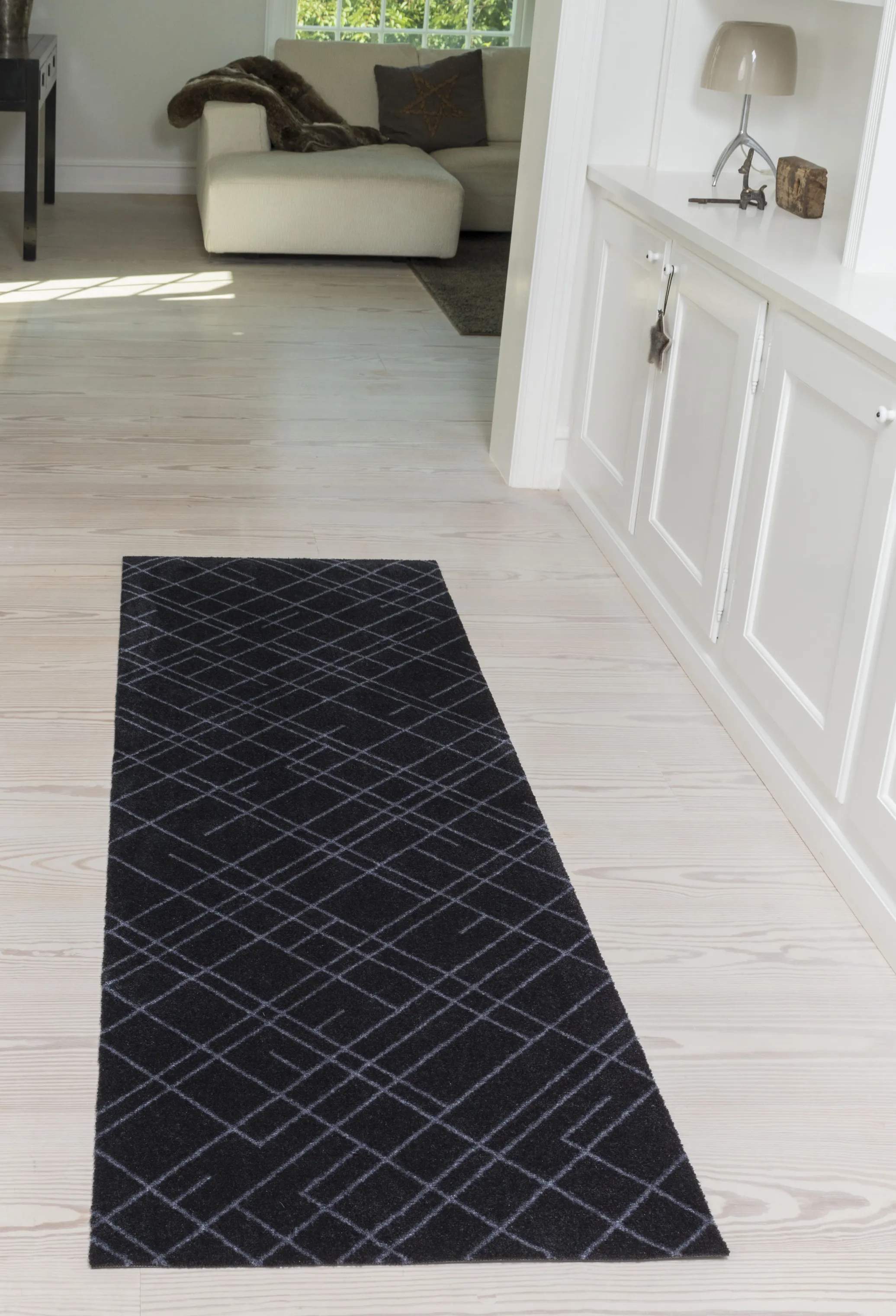 Tica Copenhagen Dørmåtter Lines Gulvmåtte i Sort/grå, B67 x L200 cm, 2