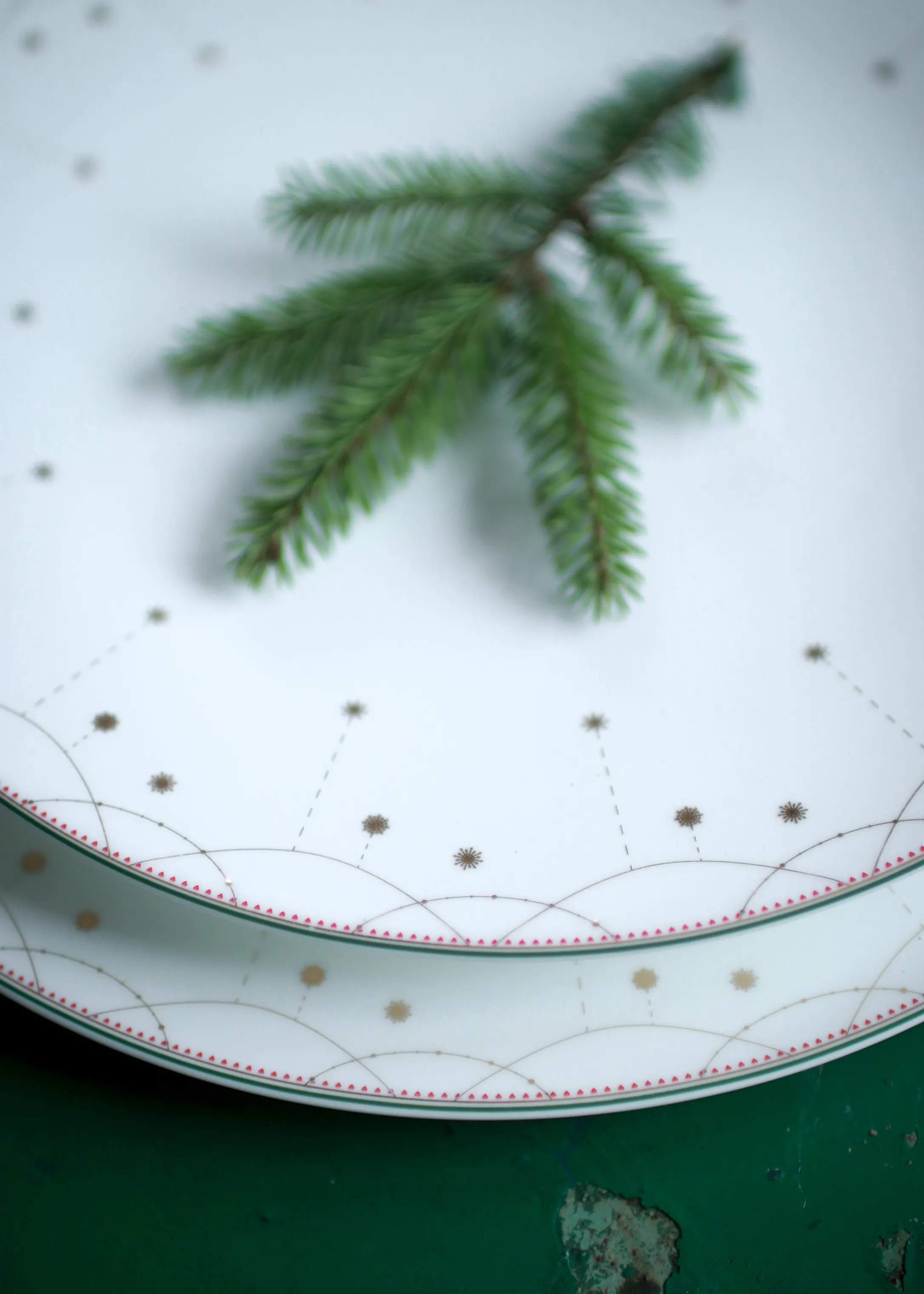 Wik & Walsøe Serveringsfade Julemorgen Girlander Fad i Multifarvet, 24,5 cm, 2