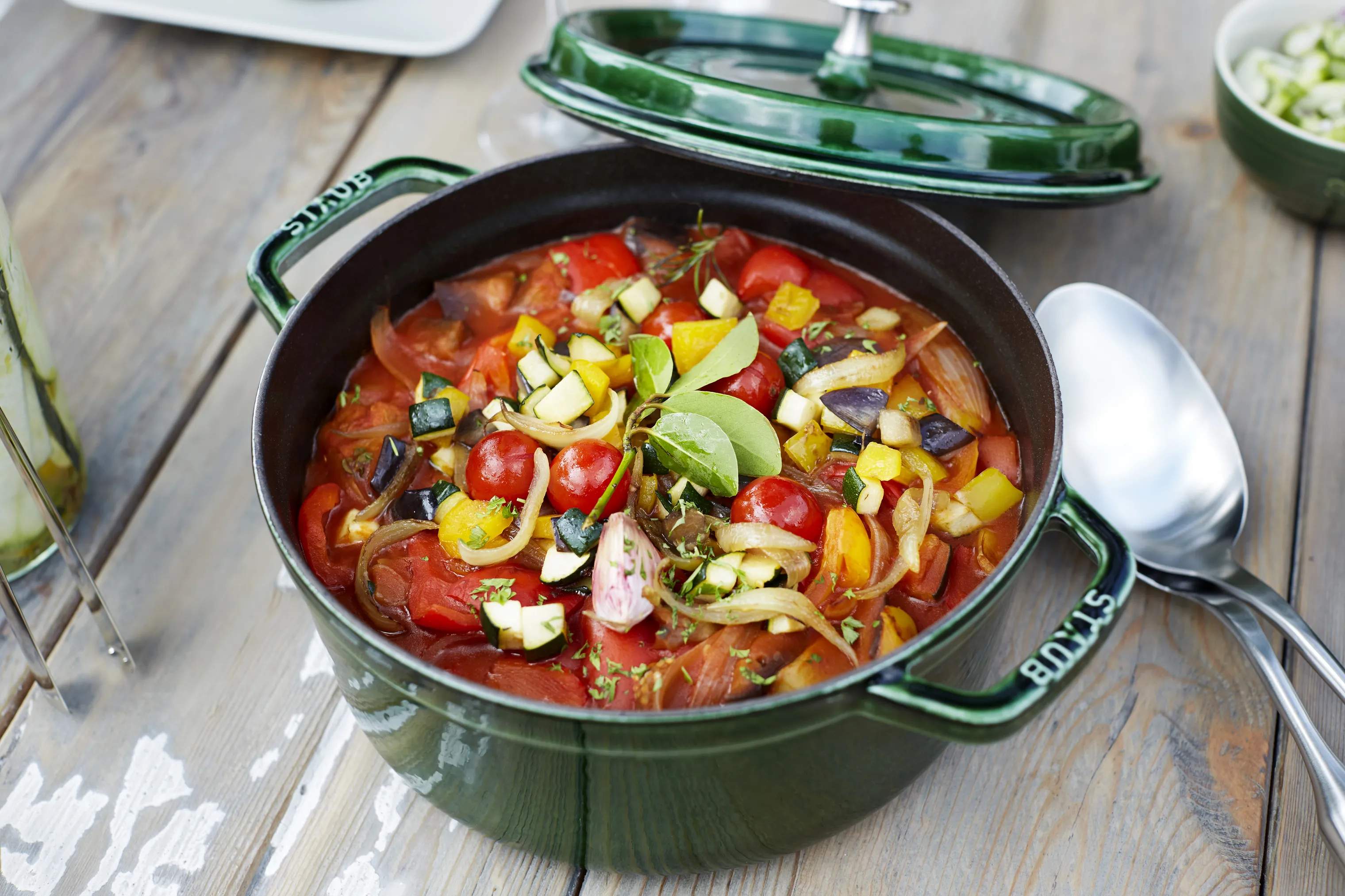 Staub Stegesøer La Cocotte Cocotte i Grøn, 28 cm, 2