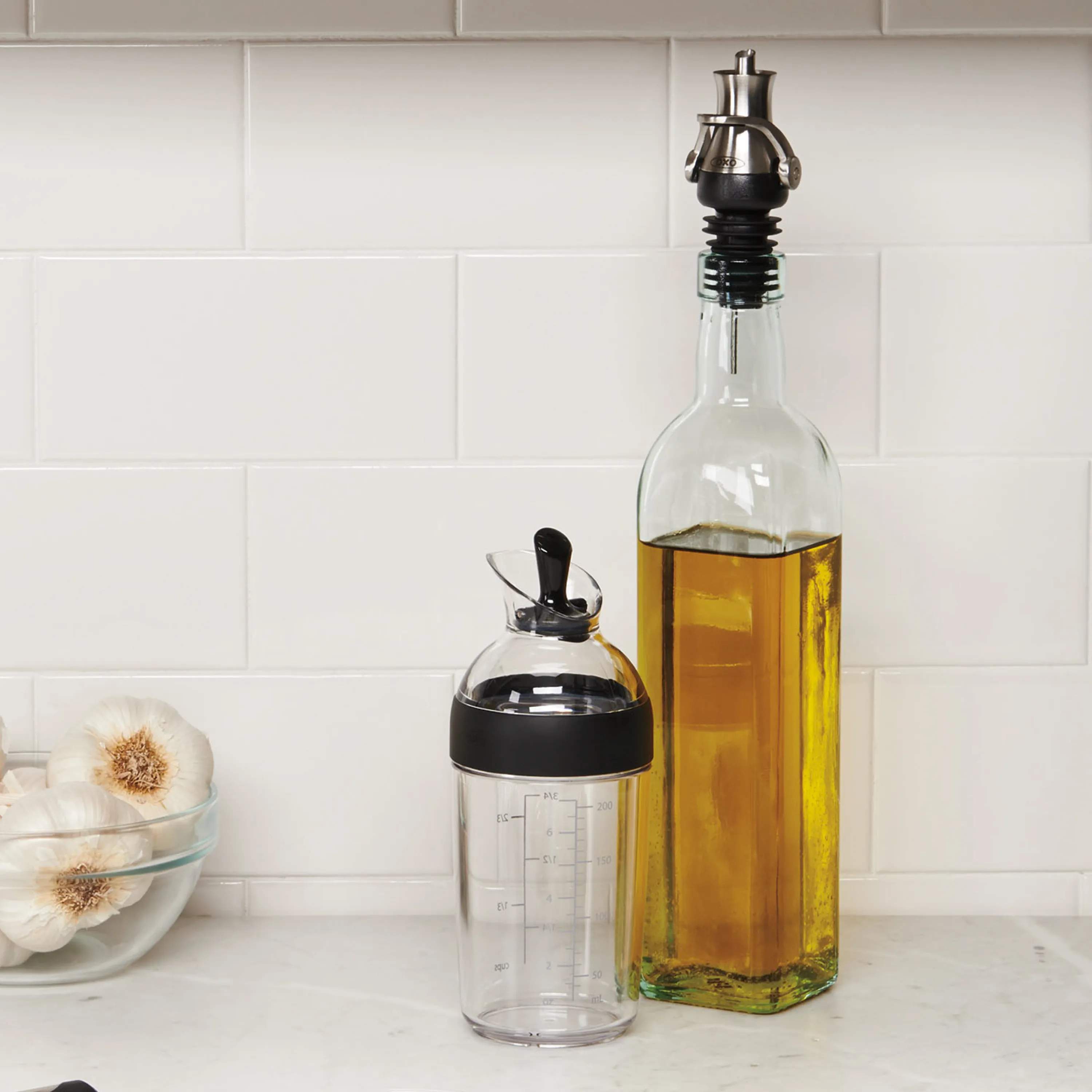 OXO Olie- og eddikeflasker Dressingshaker i Sort / transparent, 2