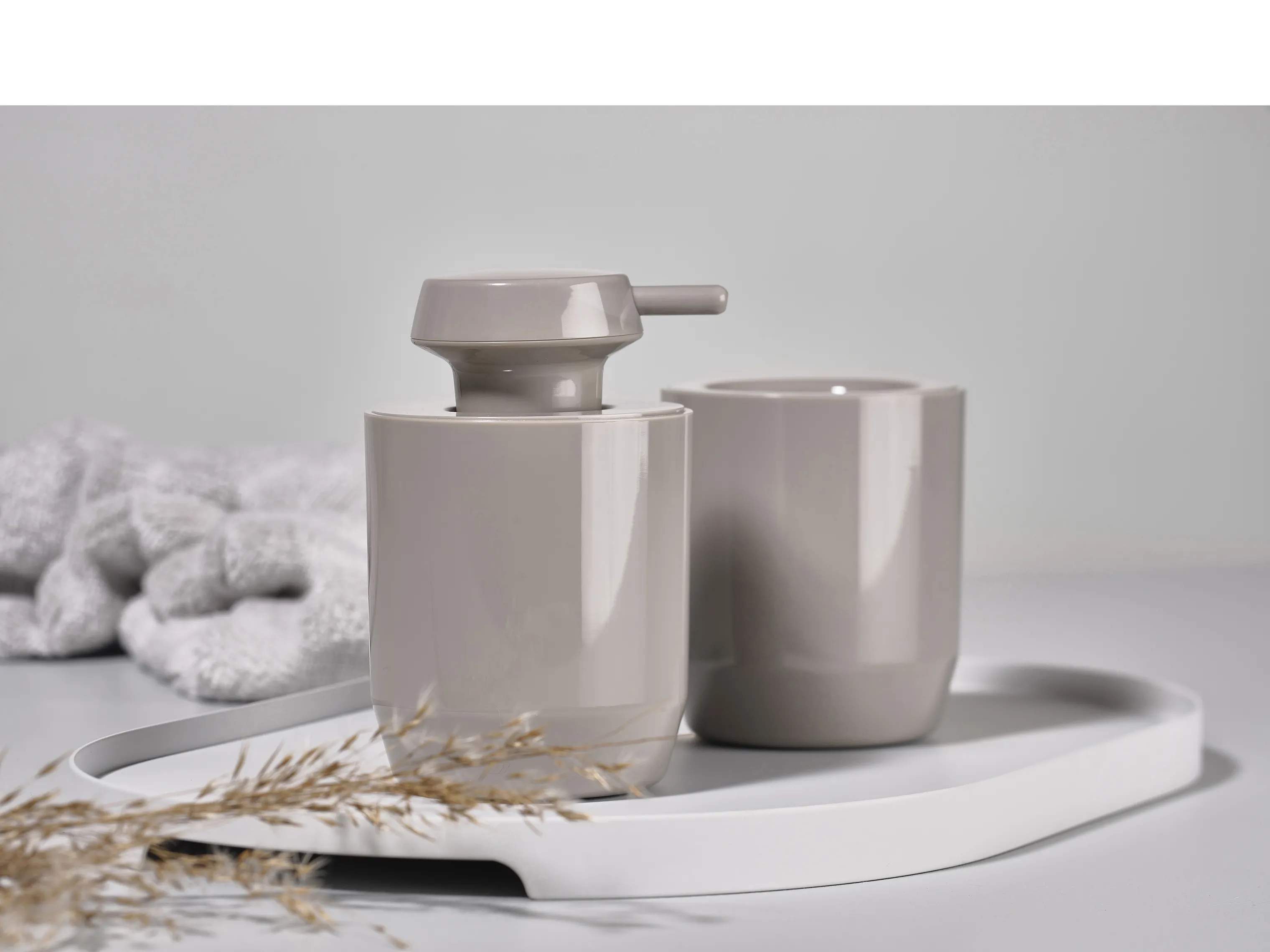 Zone Tandbørsteholdere Suii Tandbørstekrus i Taupe, 9 cm, 2