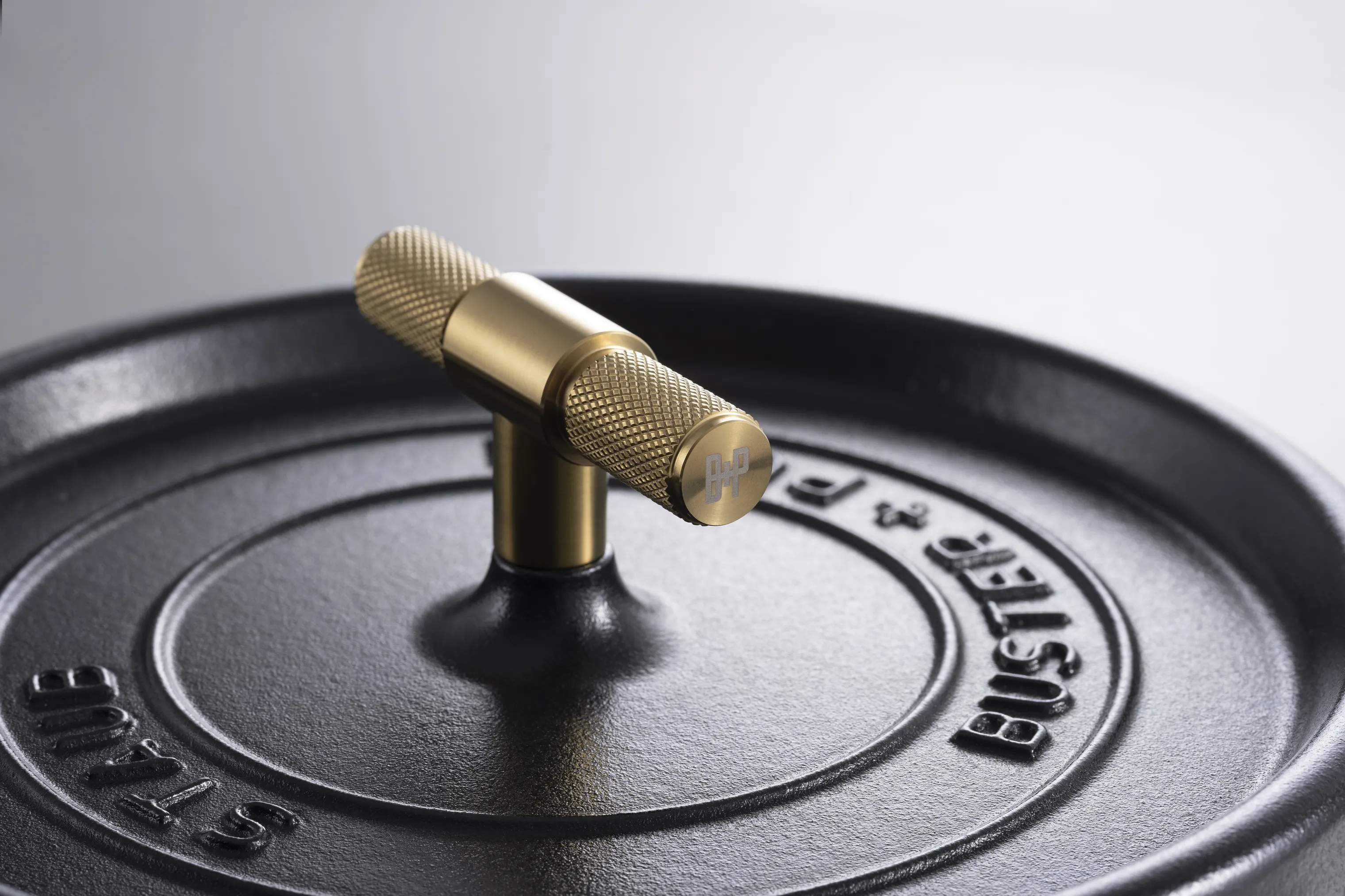 Staub Tilbehør til gryder Buster & Punch Greb i Messing, 3