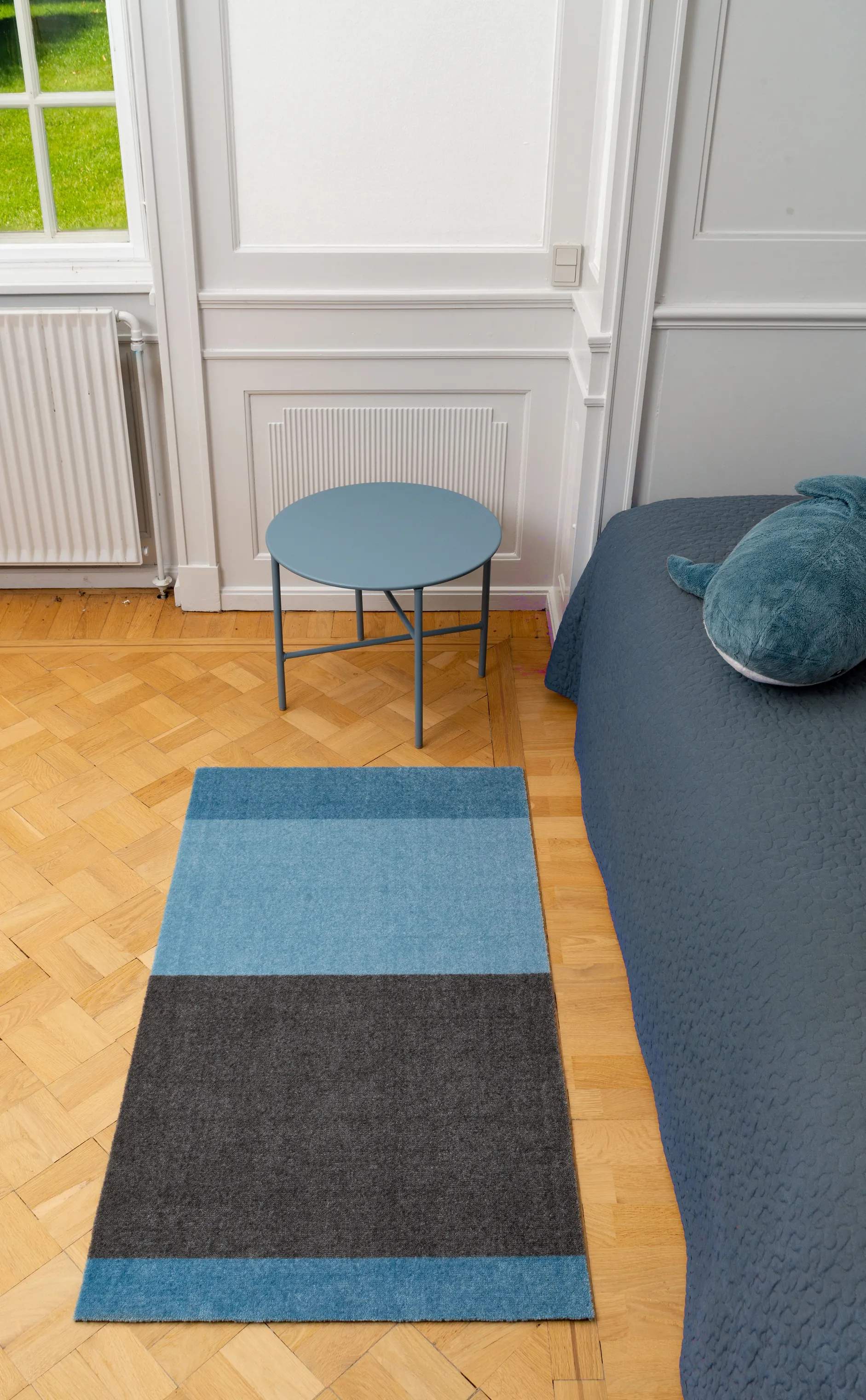 Tica Copenhagen Gulvtæpper Stripes Horisontal Gulvtæppe i Lyseblå/støvetblå/steelgrey, B67 x L120 cm, 3