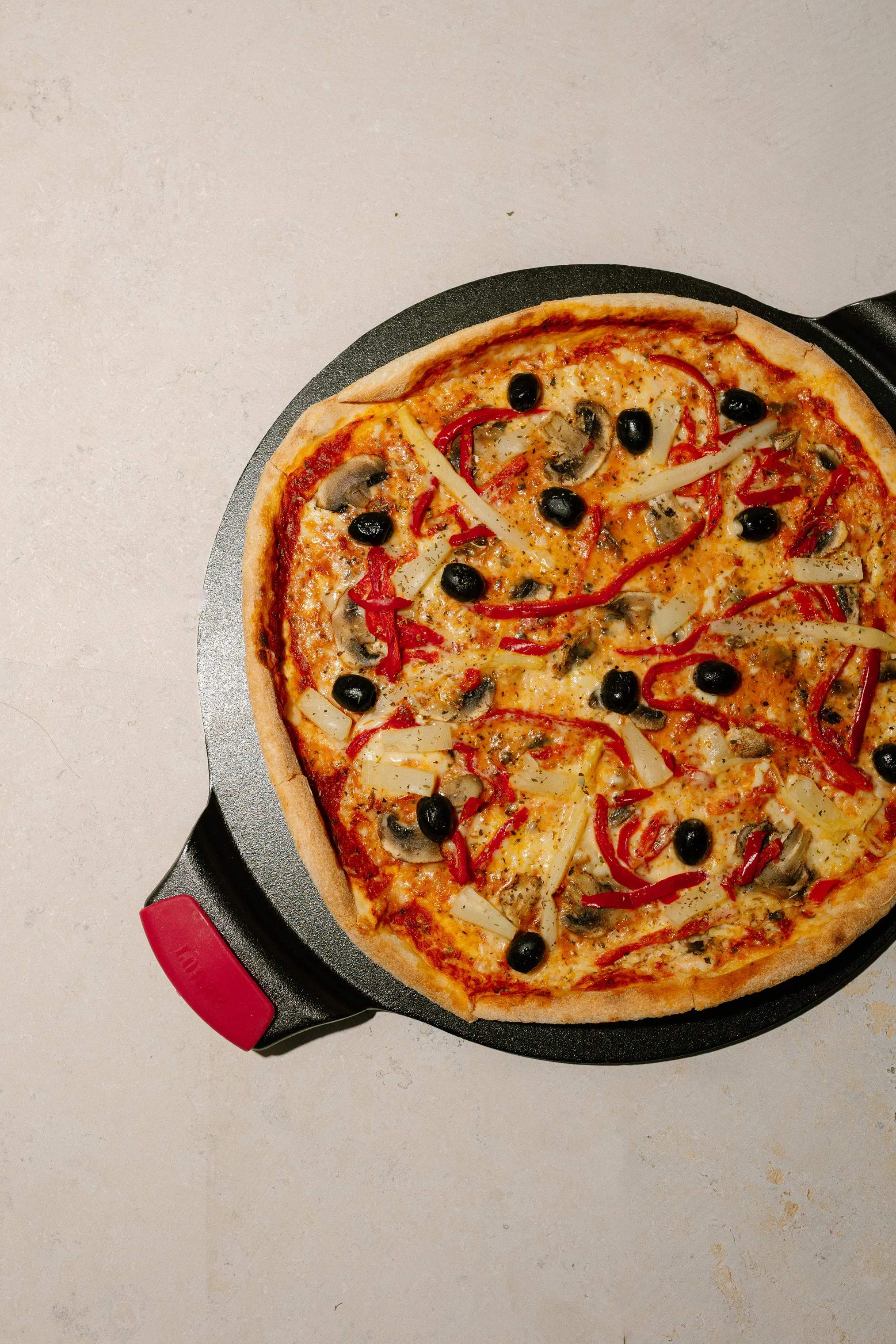 Lodge Cast Iron Pizzasten Classic Collection Pizzasten i Sort, rød, 2