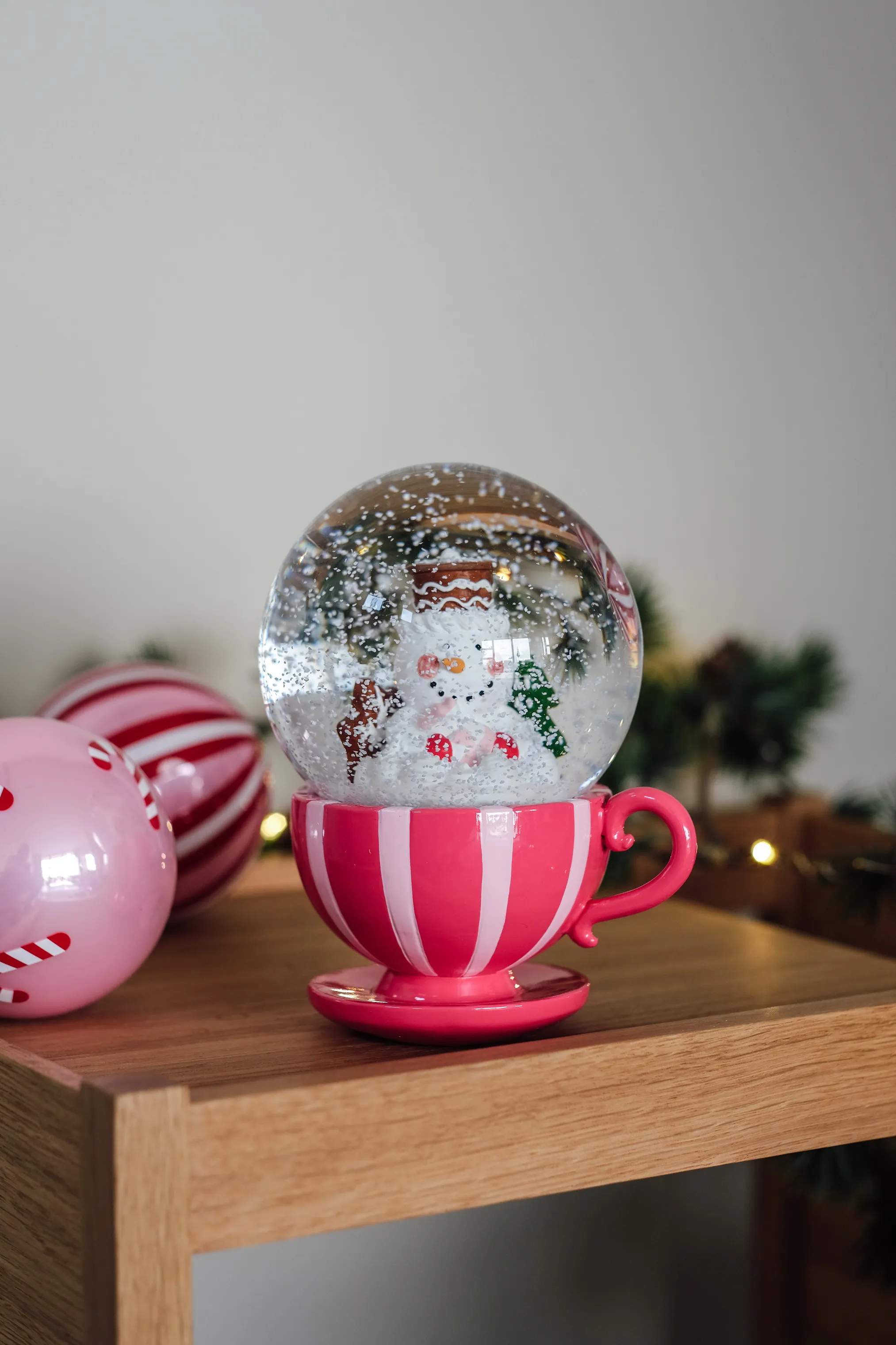 Casa Christmas Julefigurer Snekugle - Snemand i Rød+multi, 2