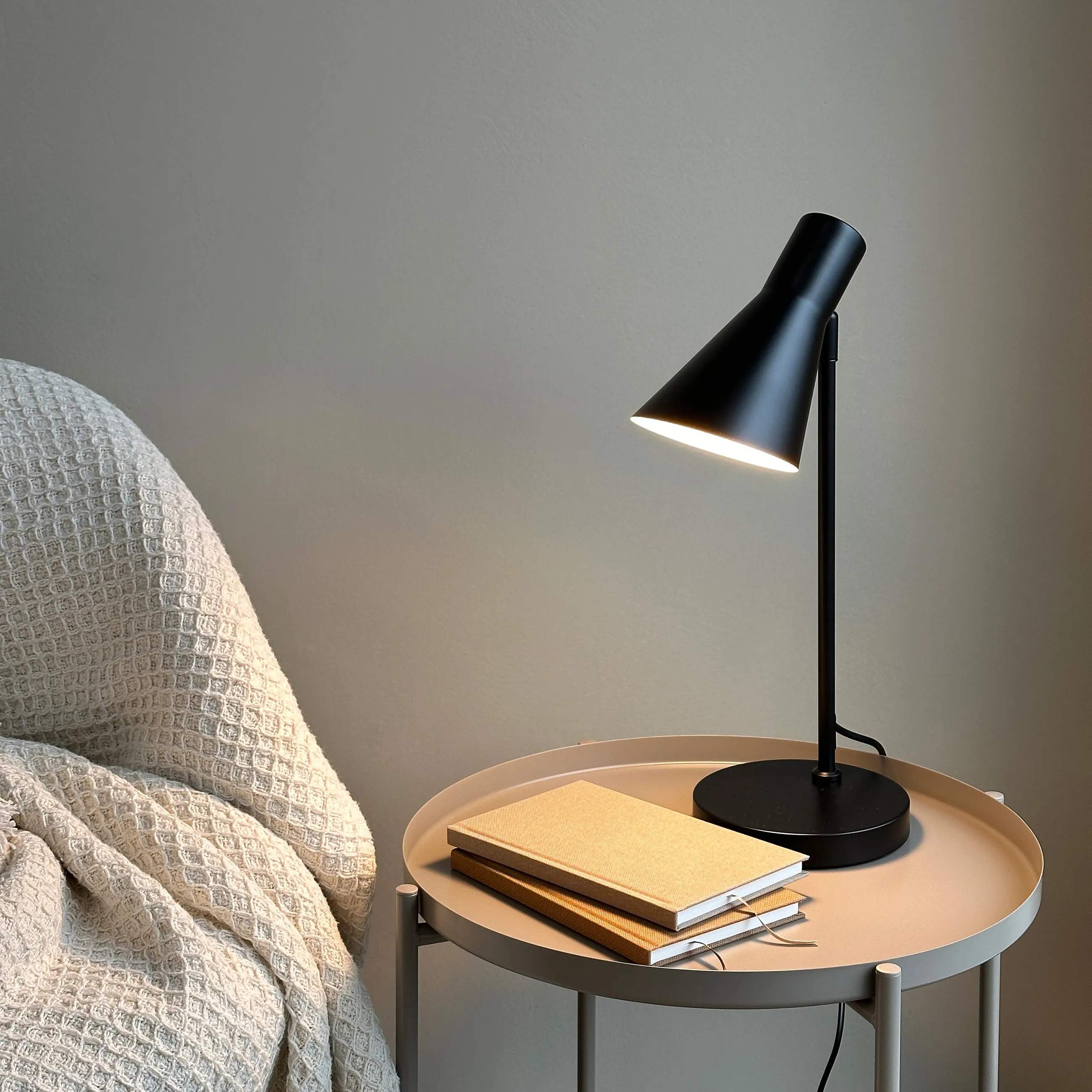 Dyberg Larsen Bordlamper DL12 Bordlampe i Sort, H44,5 x Ø16 cm, 2
